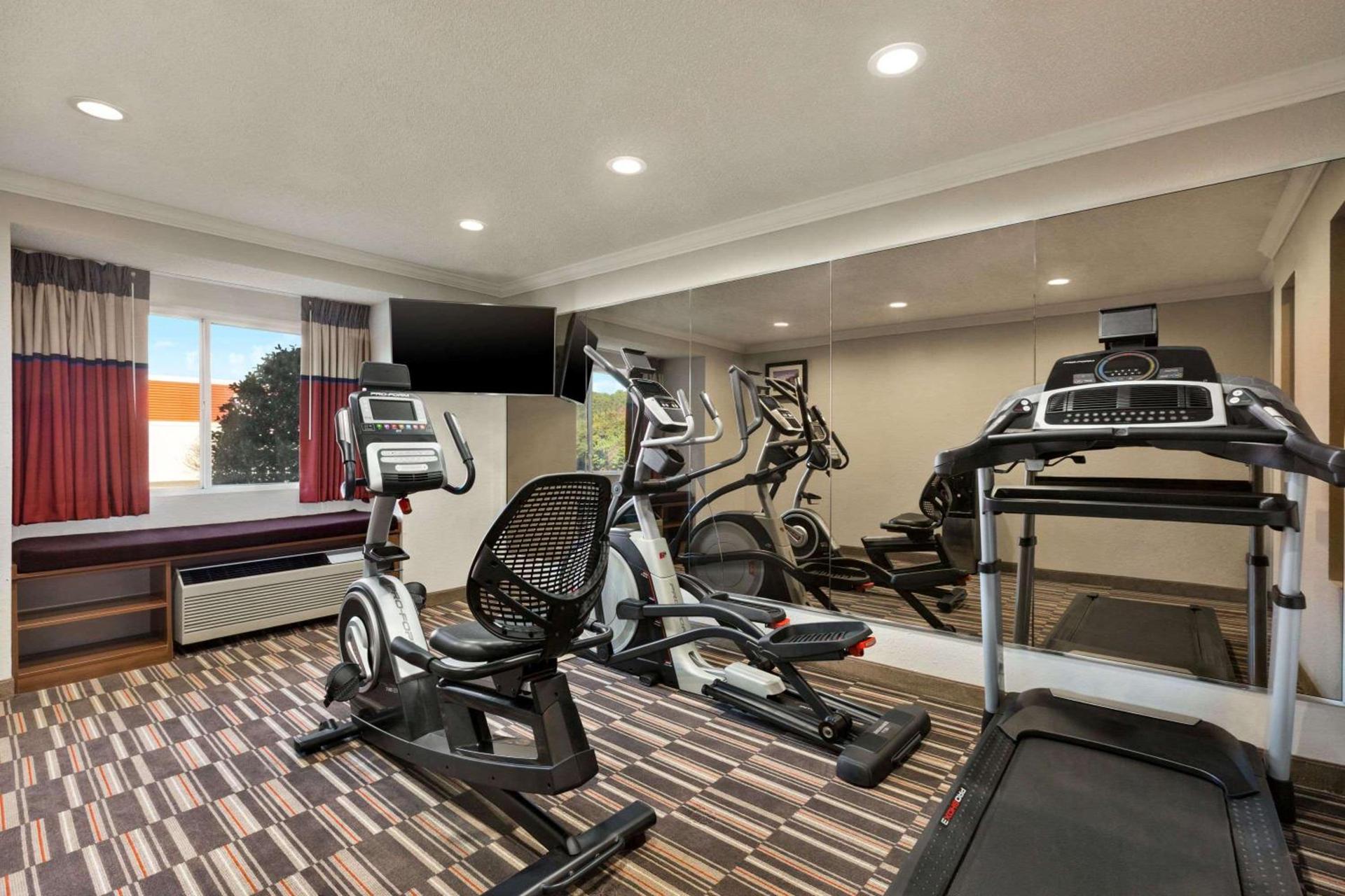Microtel Inn & Suites by Wyndham photo 13