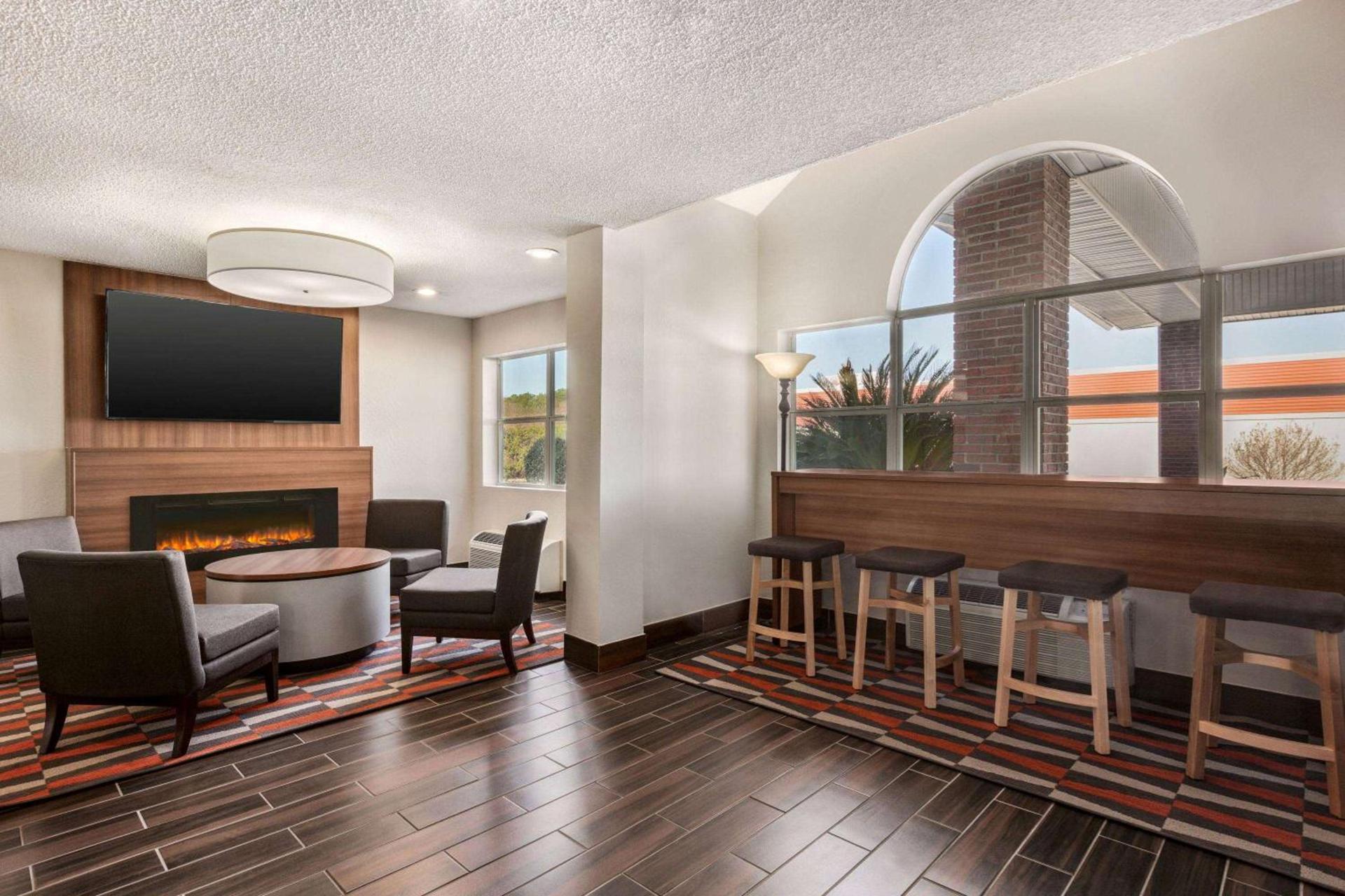 Microtel Inn & Suites by Wyndham photo 16