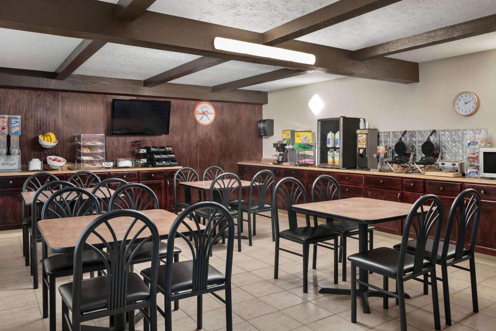 Howard Johnson by Wyndham Appleton photo 9