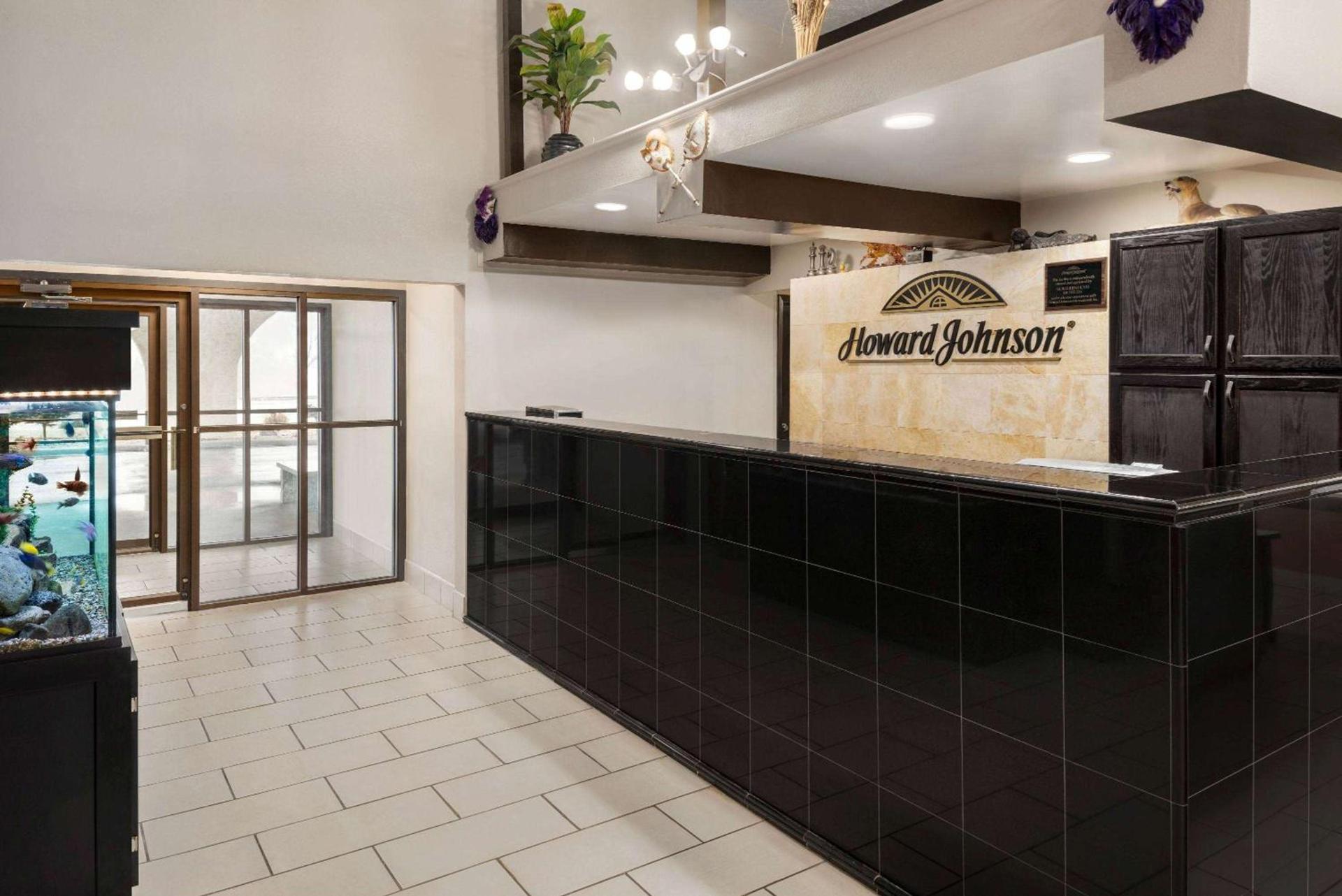 Howard Johnson by Wyndham Appleton photo 2