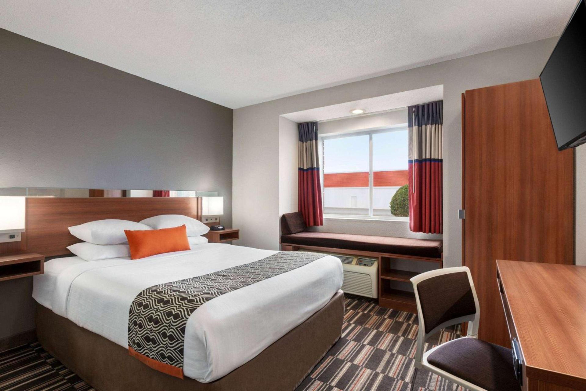 Microtel Inn & Suites by Wyndham photo 27