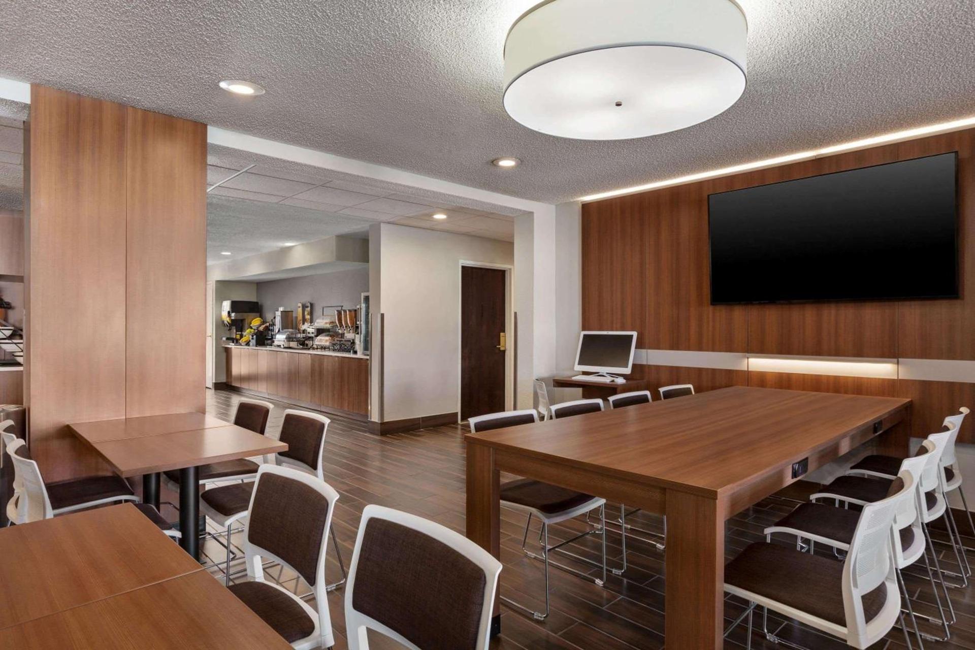 Microtel Inn & Suites by Wyndham photo 28