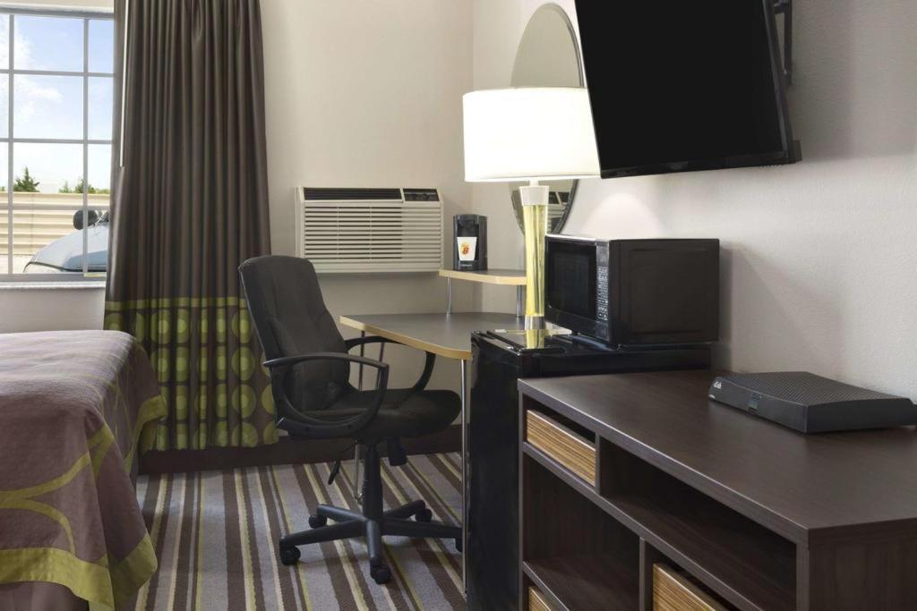 Super 8 by Wyndham Ardmore photo 15