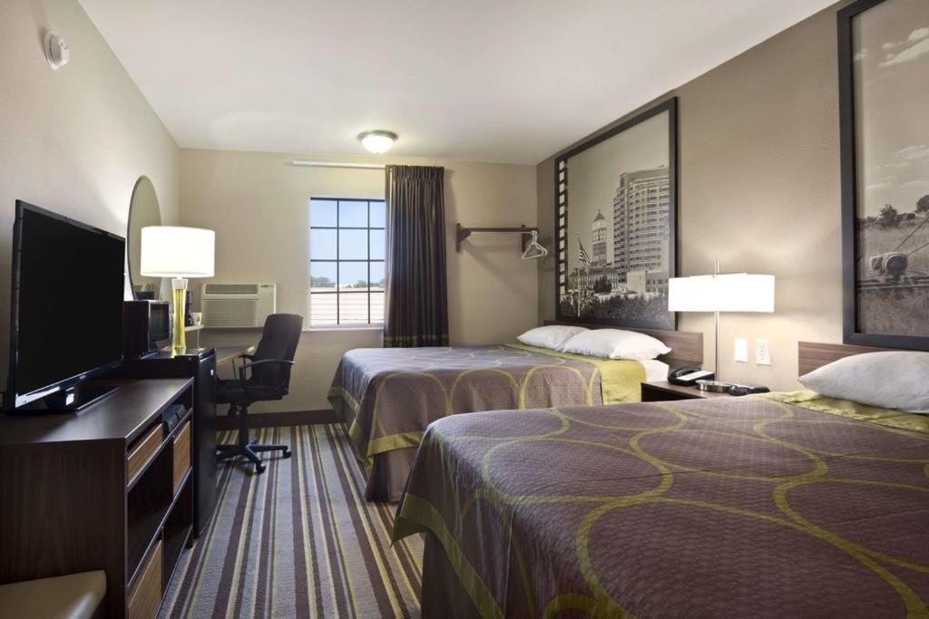 Super 8 by Wyndham Ardmore photo 17