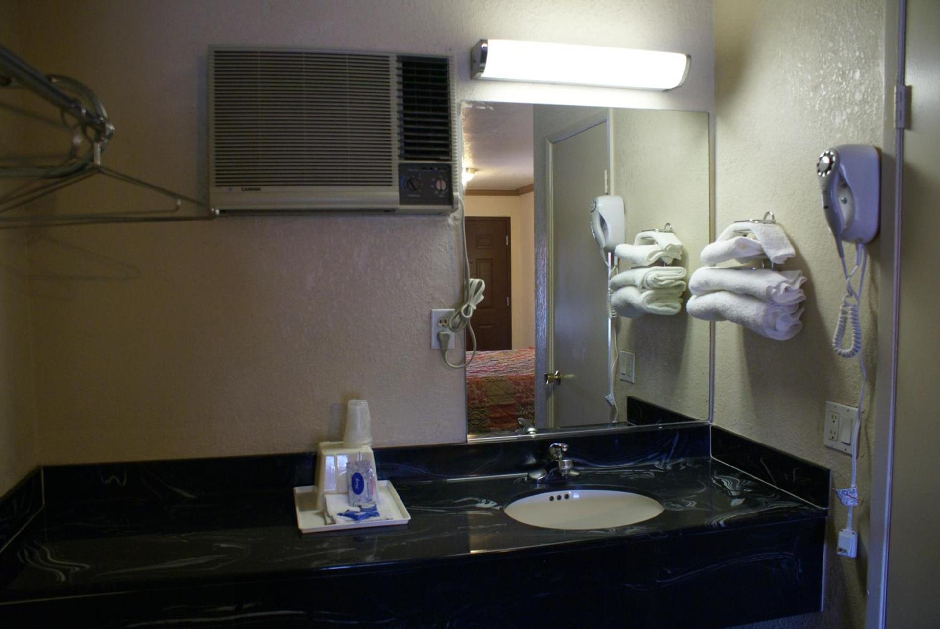 Best Budget Inn Anaheim photo 6