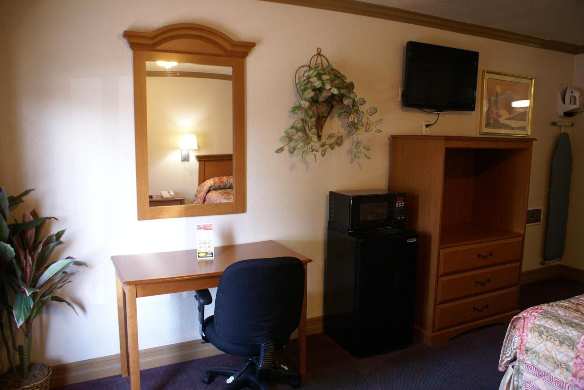 Best Budget Inn Anaheim photo 12