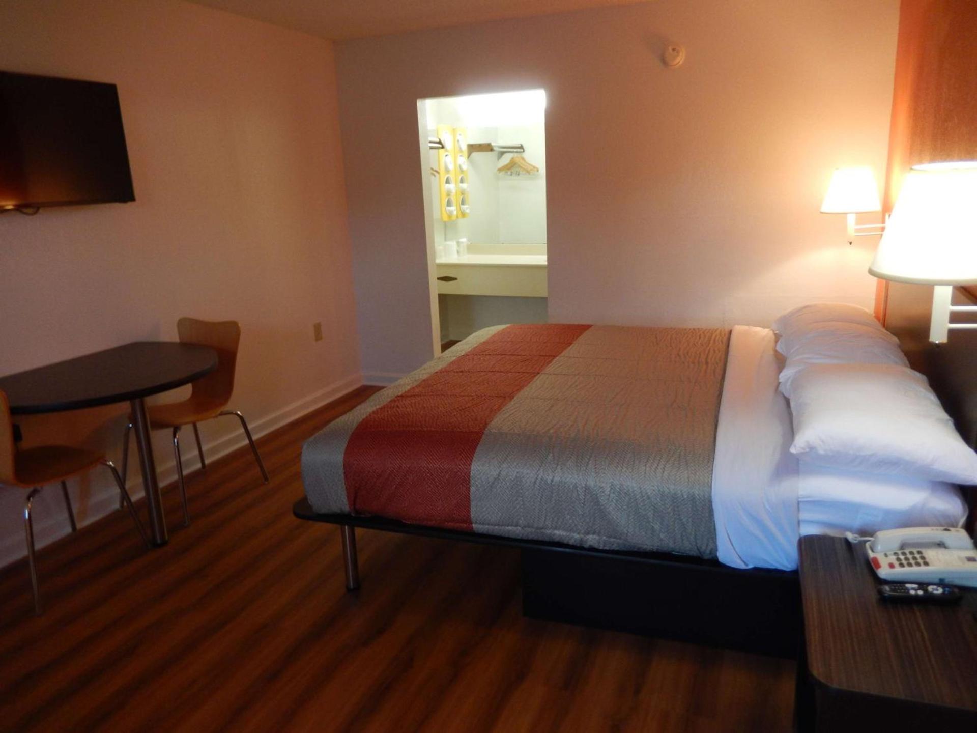 Motel 6-Warner Robins, GA photo 10