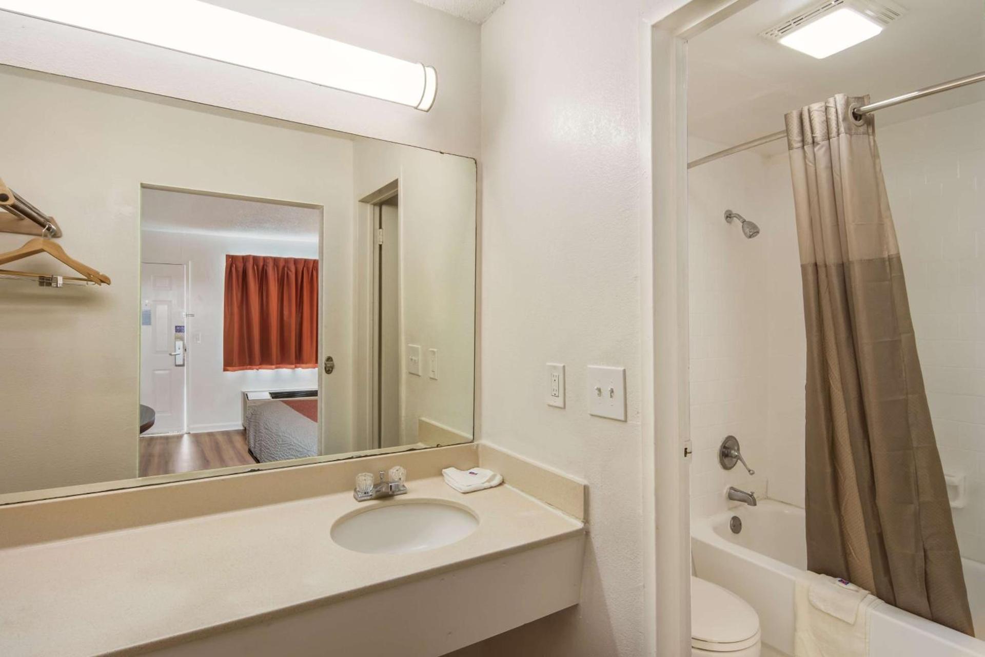 Motel 6-Warner Robins, GA photo 11