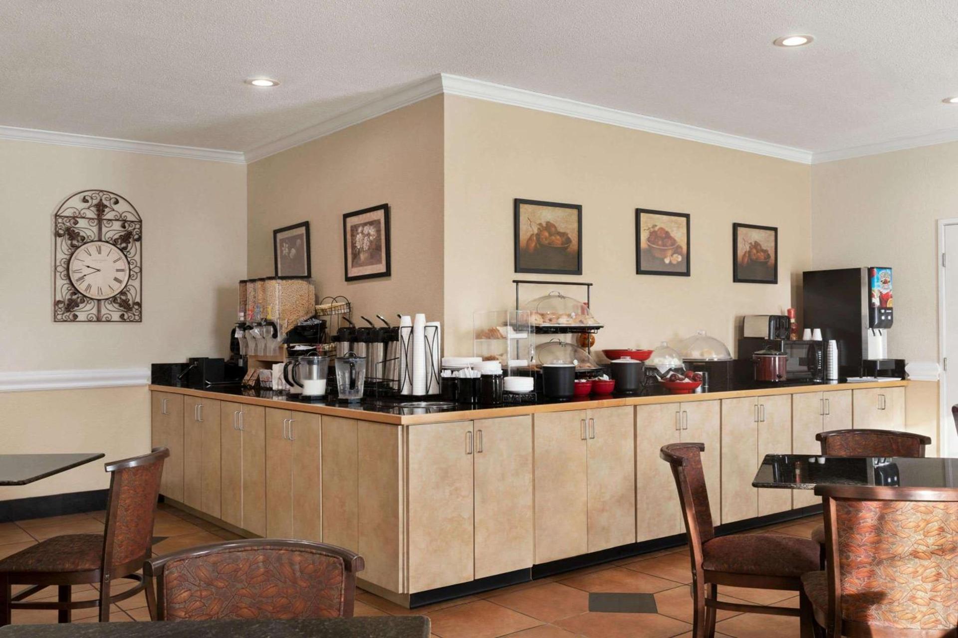 Ramada by Wyndham Elizabethtown photo 6