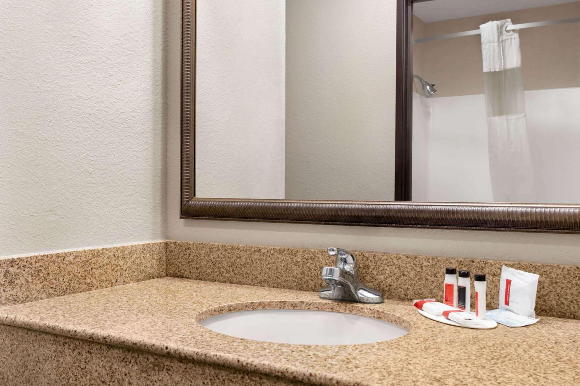 Ramada by Wyndham Elizabethtown photo 13