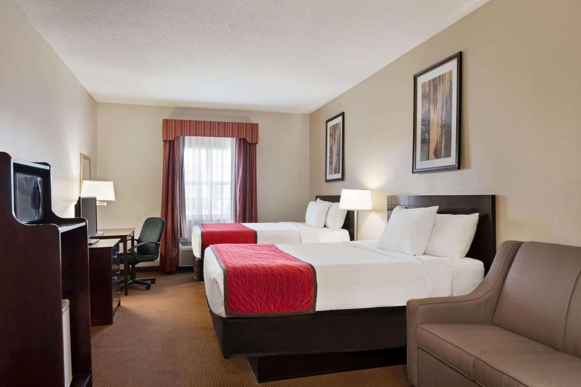 Ramada by Wyndham Elizabethtown photo 11