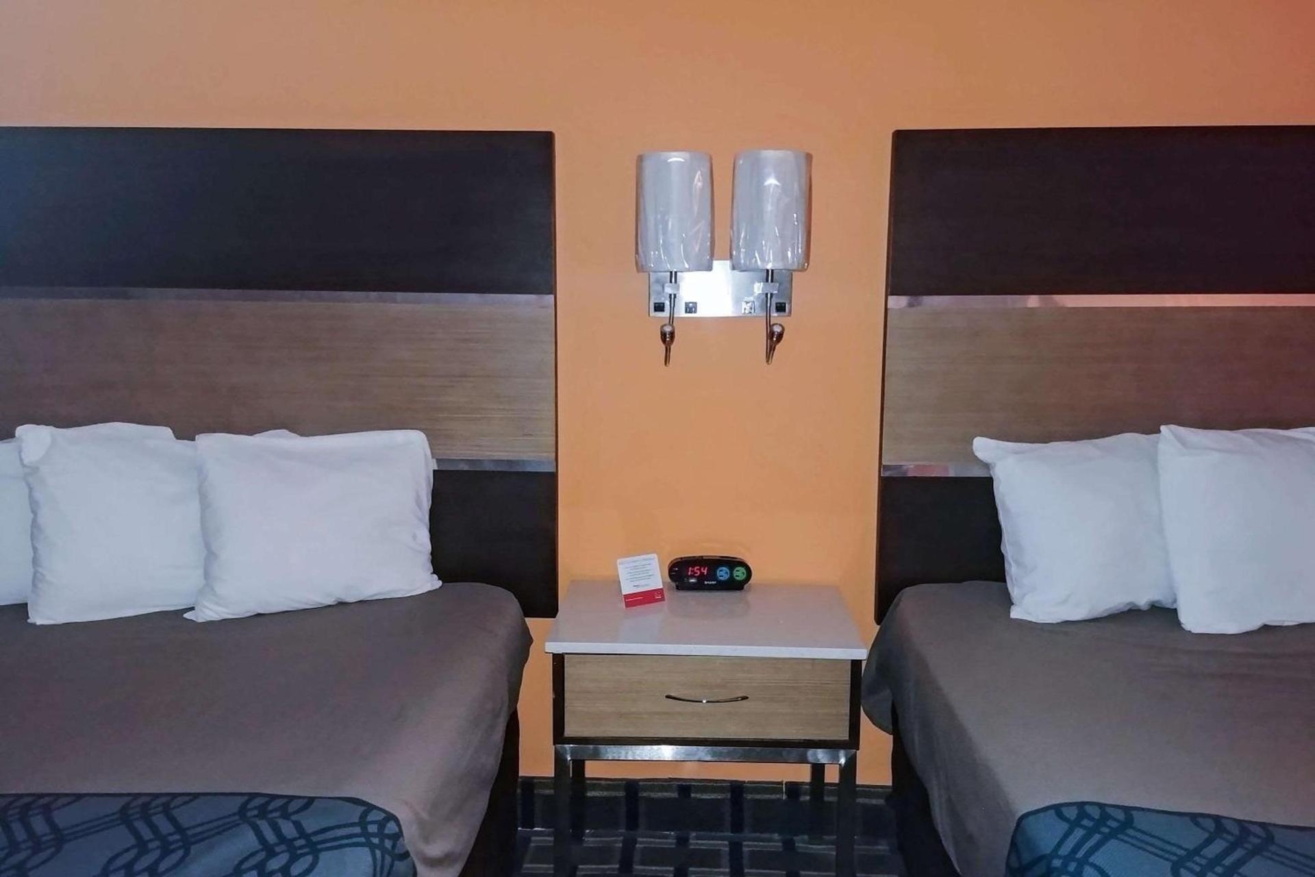 Econo Lodge Milldale - Southington photo 48