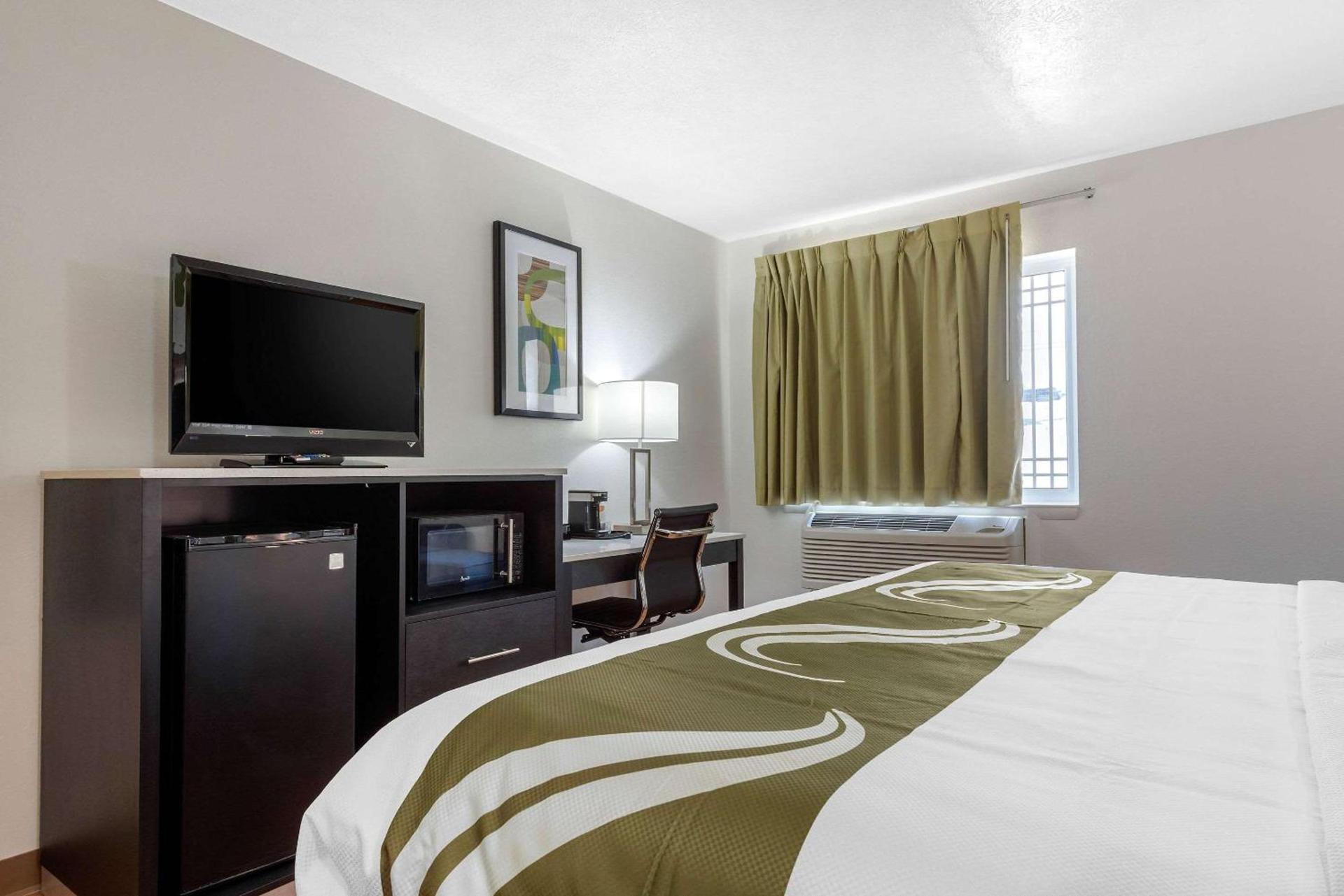Quality Inn Coraopolis - Pittsburgh Airport photo 7
