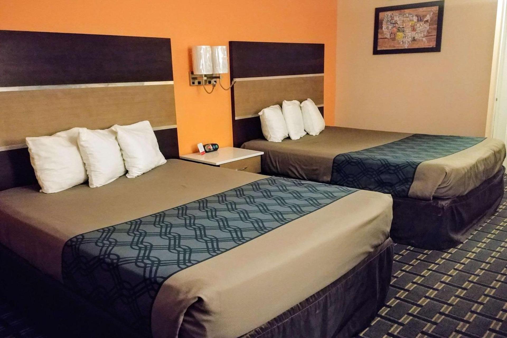 Econo Lodge Milldale - Southington photo 42