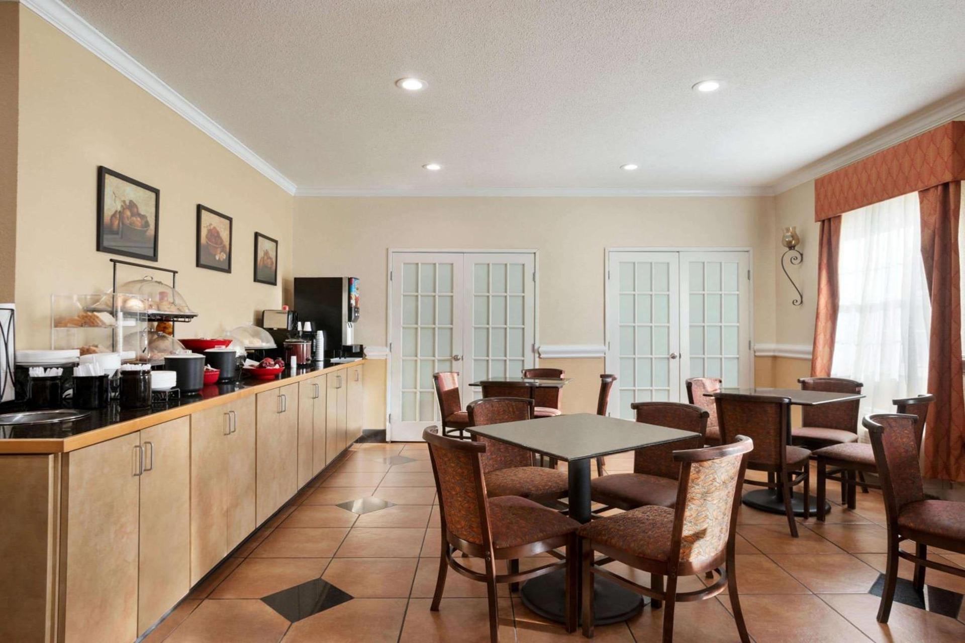 Ramada by Wyndham Elizabethtown photo 5