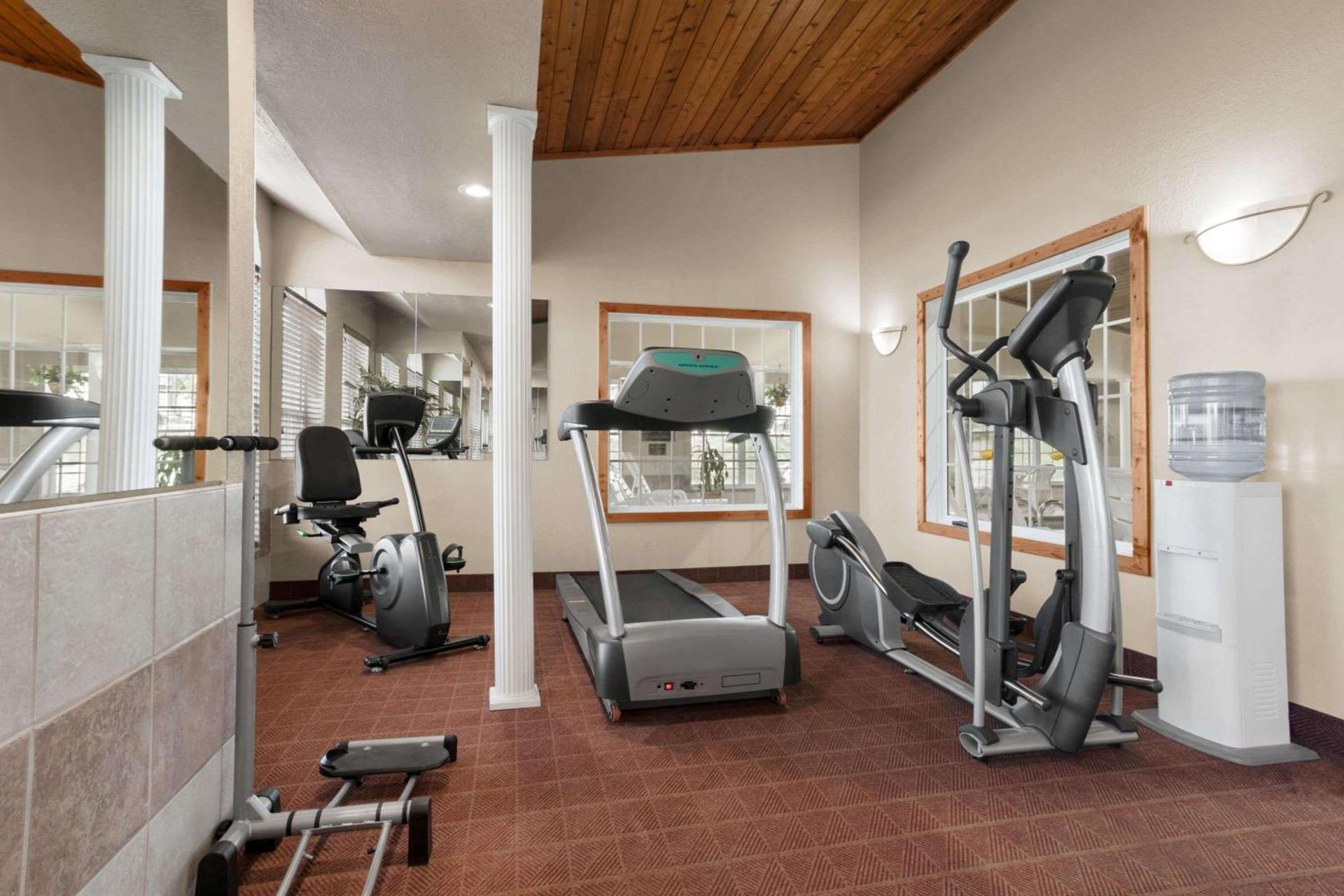 Ramada by Wyndham Elizabethtown photo 7