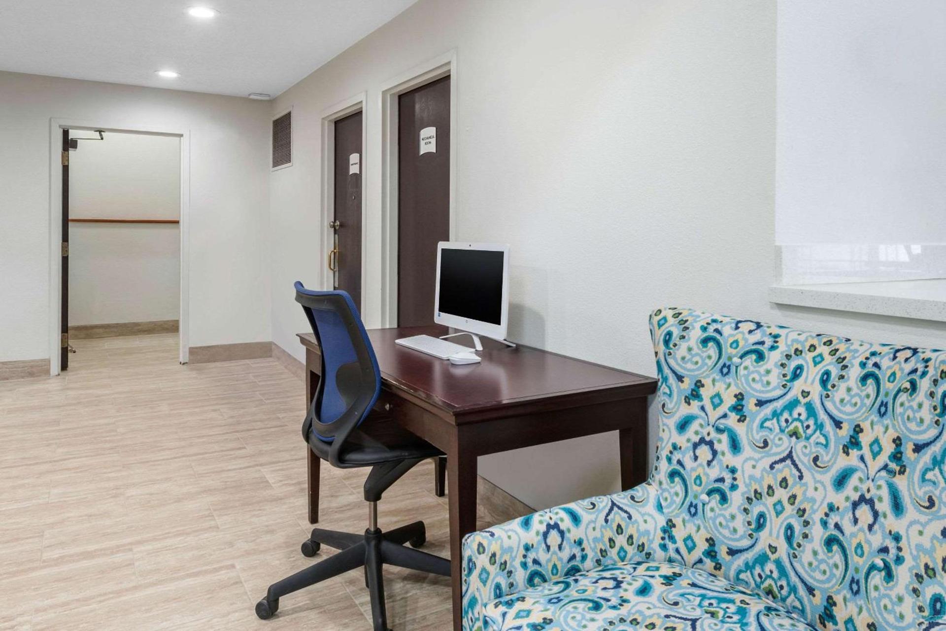 Quality Inn Coraopolis - Pittsburgh Airport photo 24