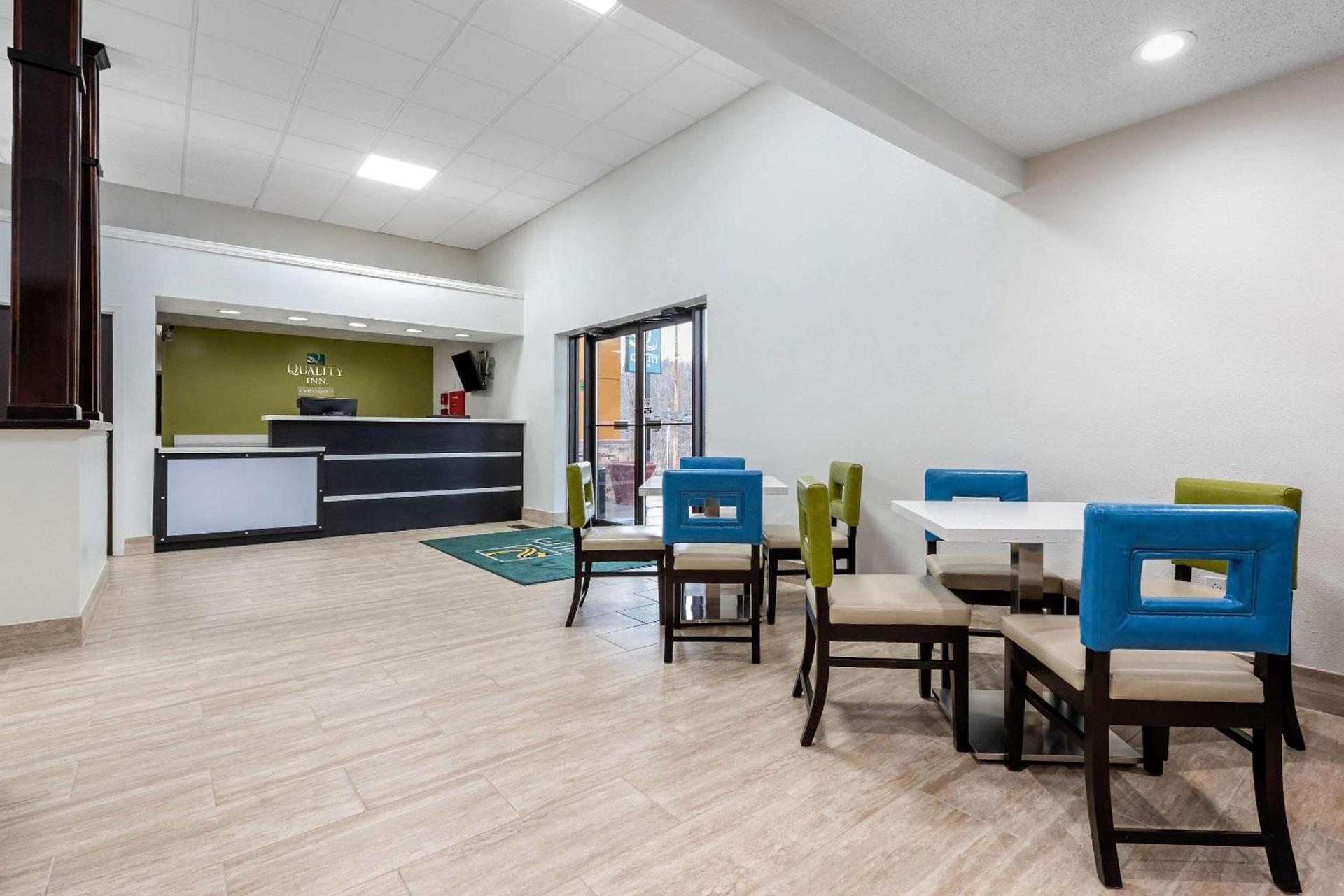 Quality Inn Coraopolis - Pittsburgh Airport photo 3
