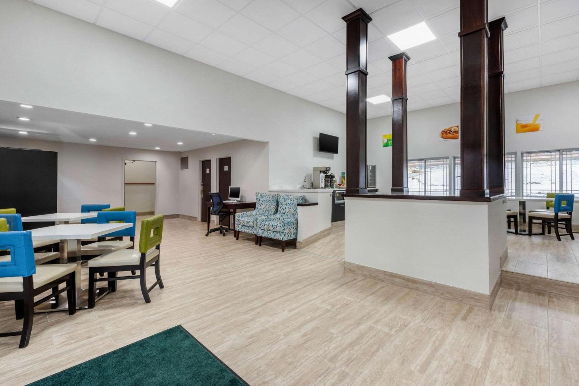 Quality Inn Coraopolis - Pittsburgh Airport photo 5