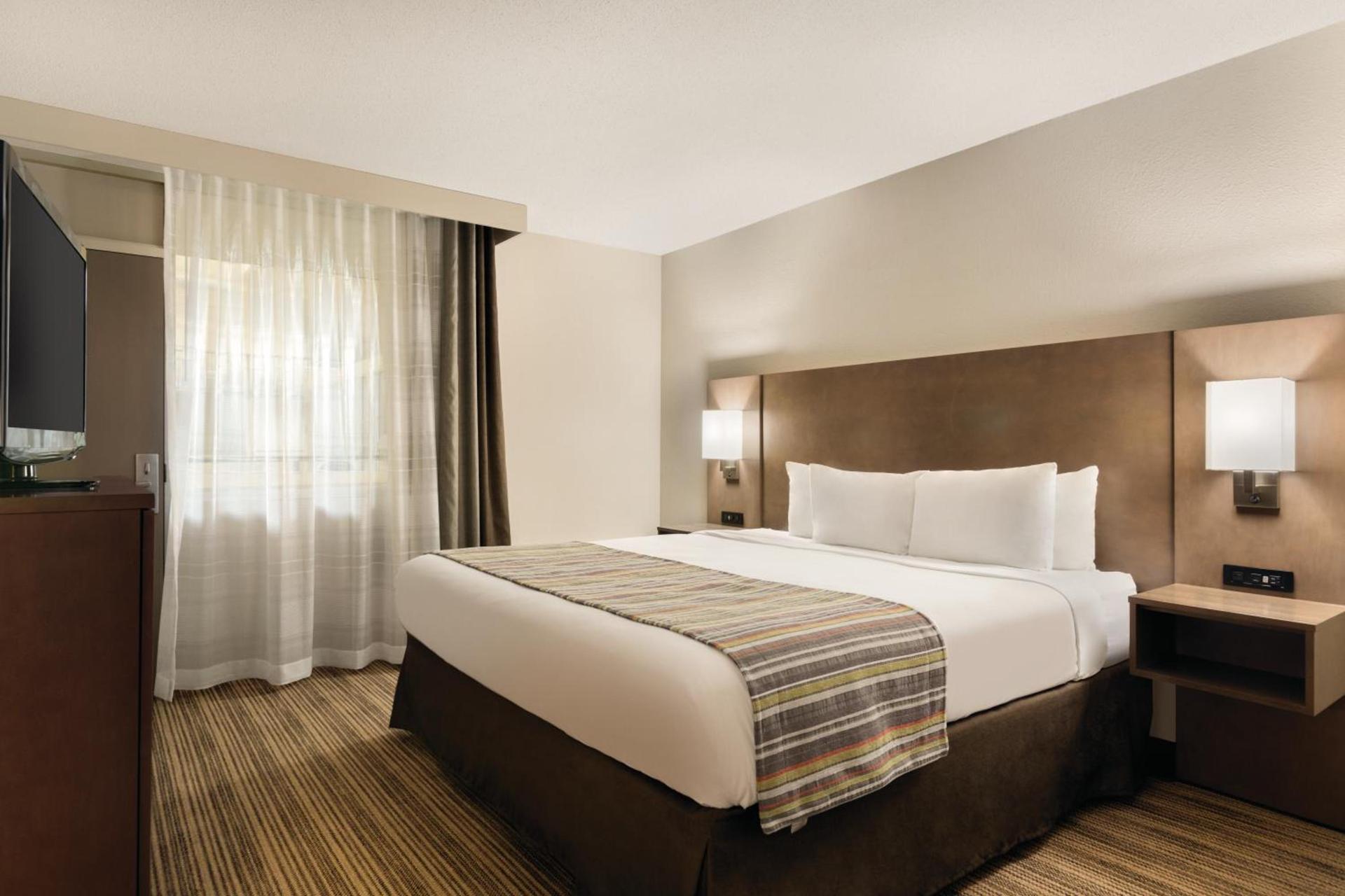 Country Inn & Suites by Radisson, Fergus Falls, MN photo 30