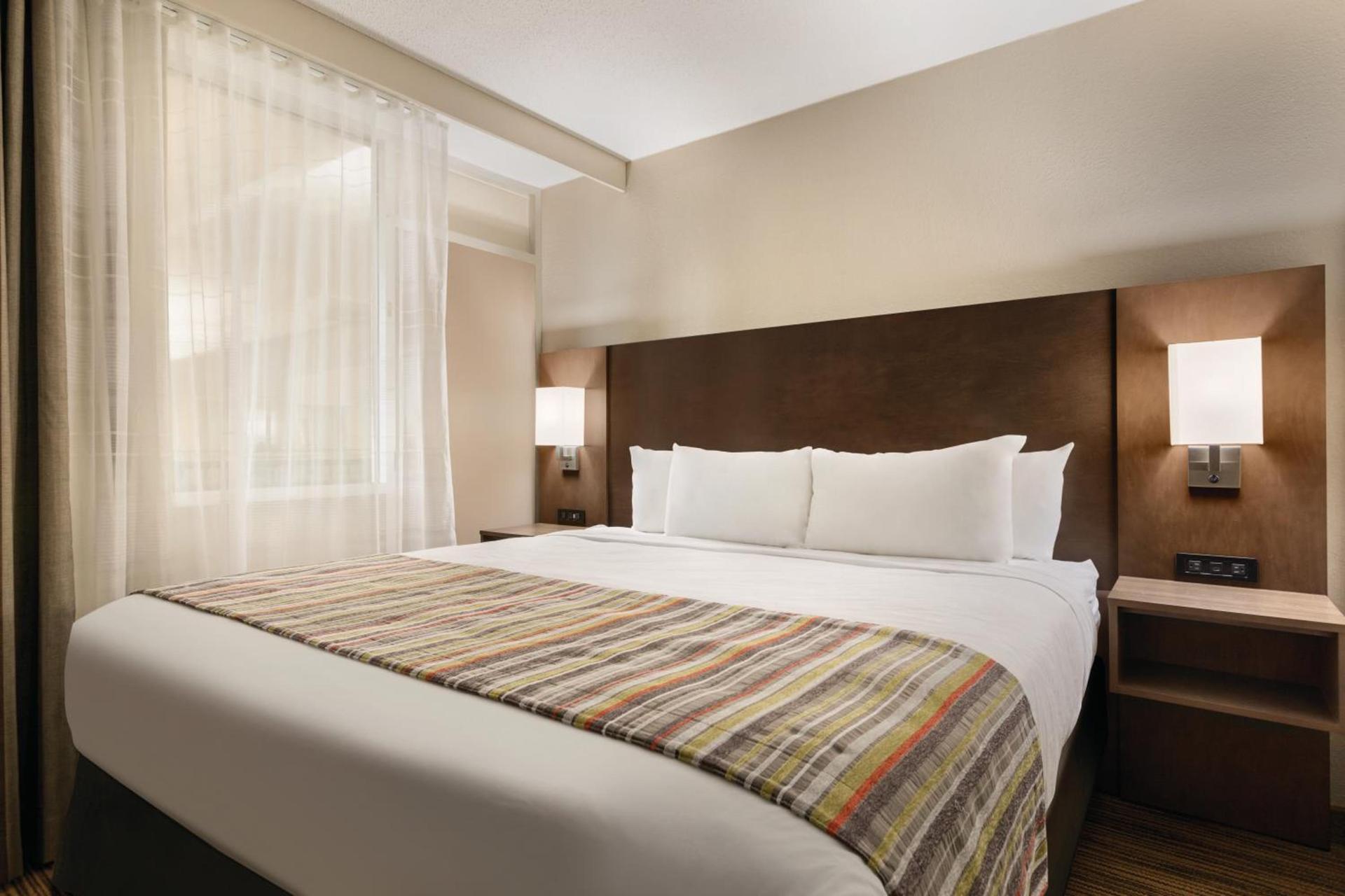 Country Inn & Suites by Radisson, Fergus Falls, MN photo 21