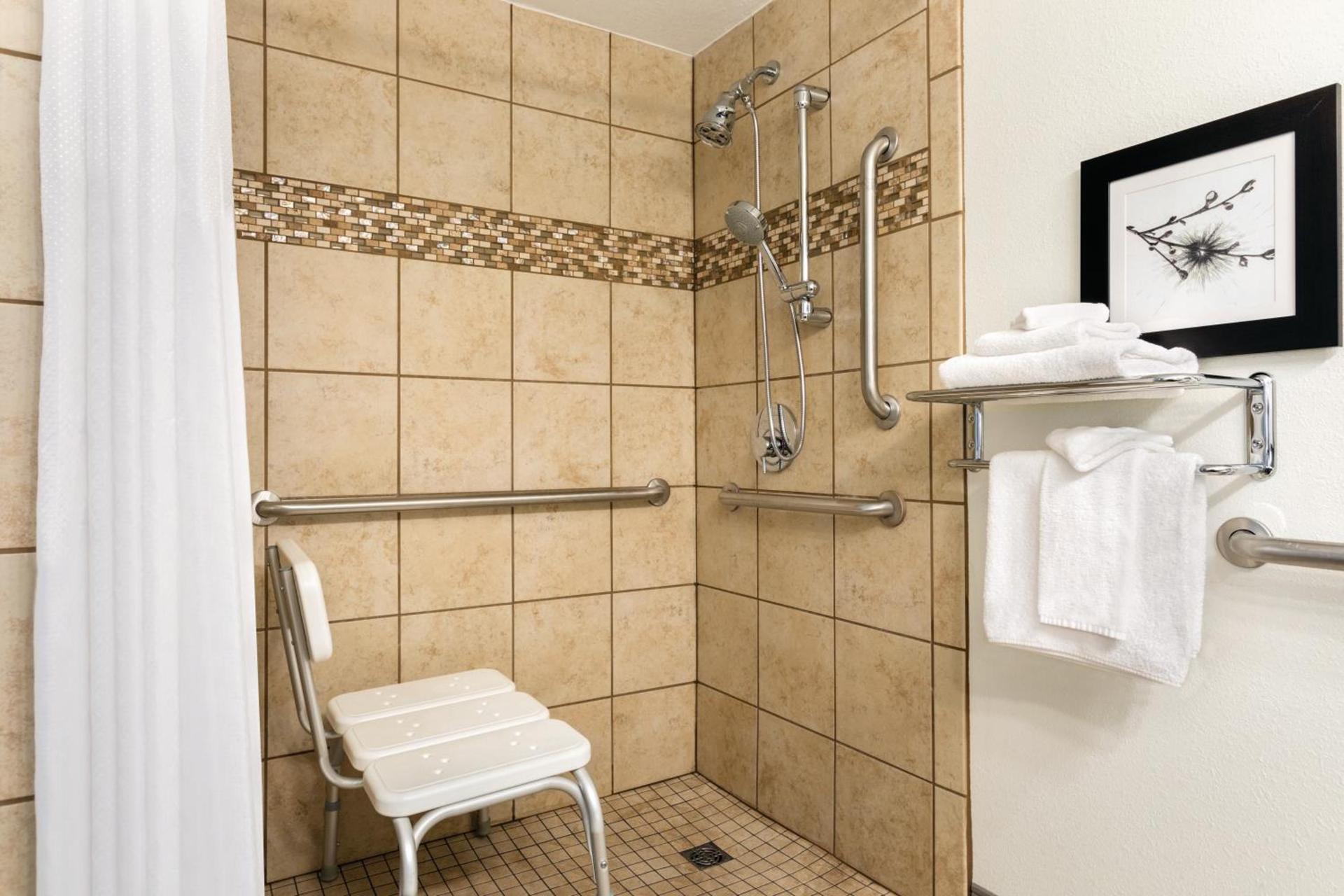 Country Inn & Suites by Radisson, Fergus Falls, MN photo 22