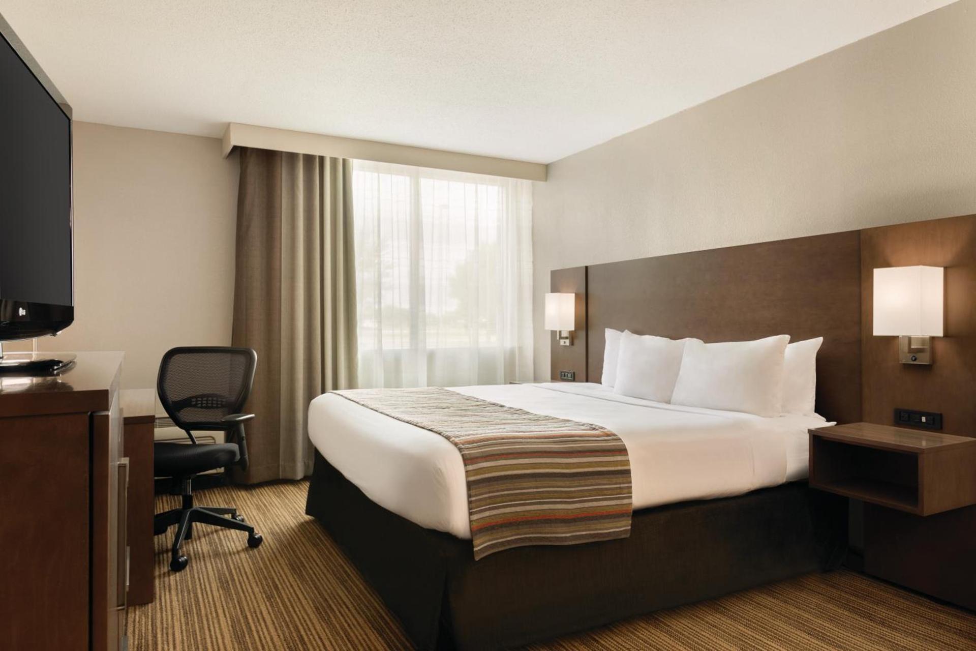 Country Inn & Suites by Radisson, Fergus Falls, MN photo 25