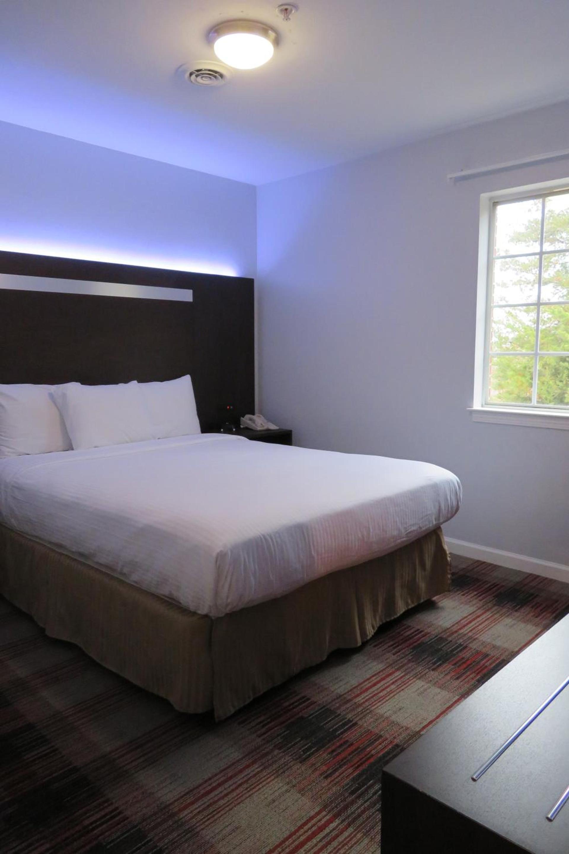 Luxbury Inn & Suites photo 22