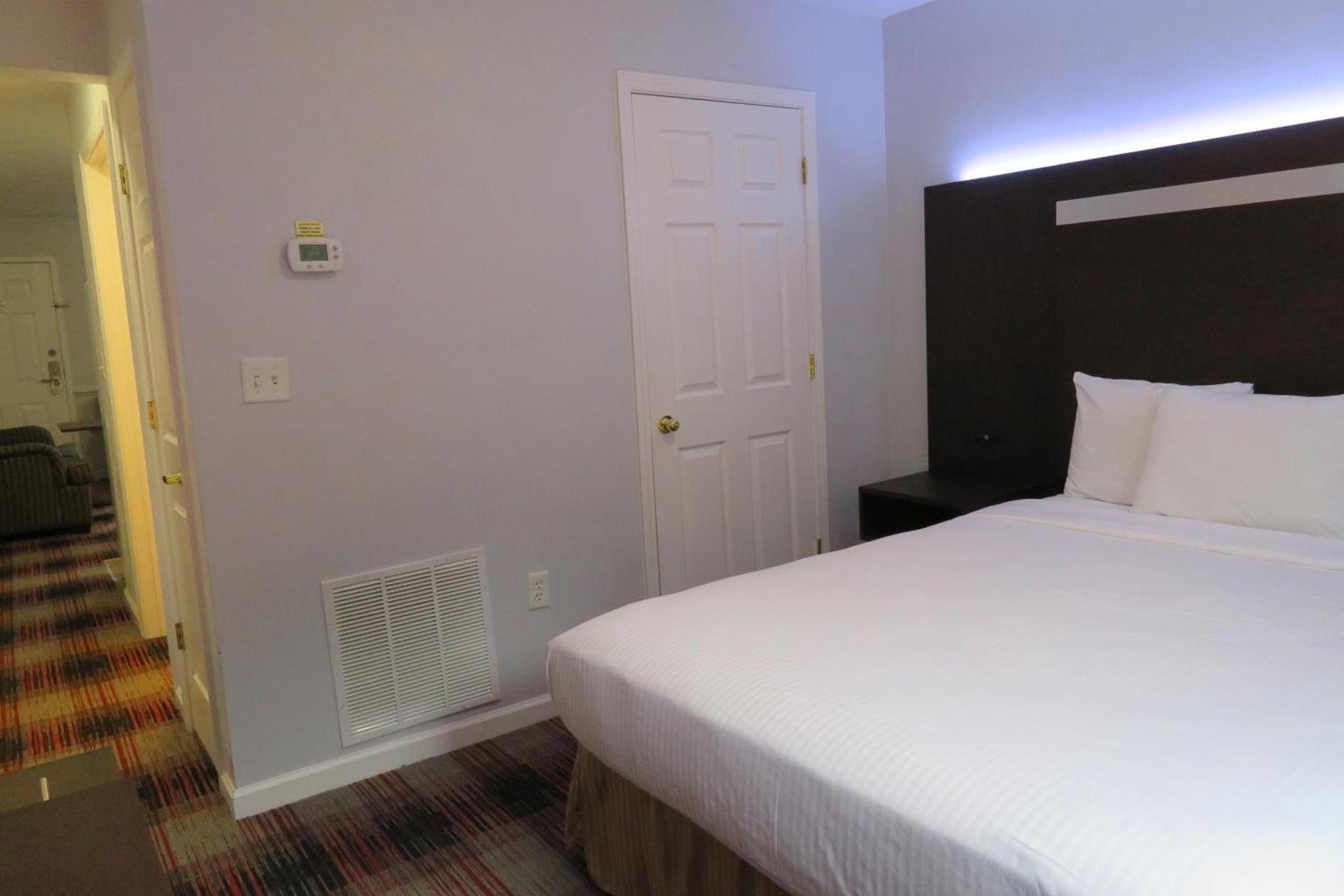 Luxbury Inn & Suites photo 21