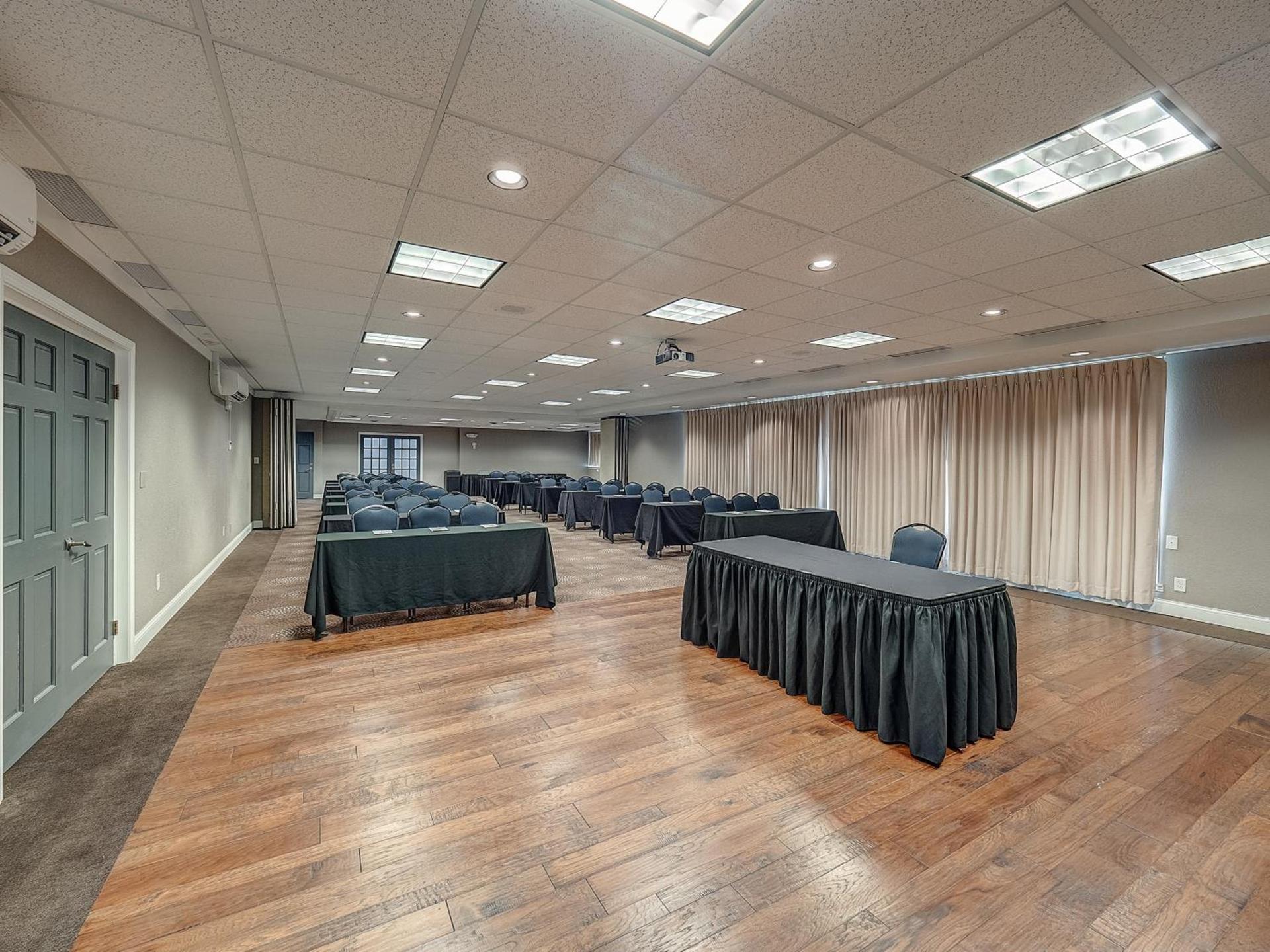 Red Lion Inn & Suites Urbana photo 5