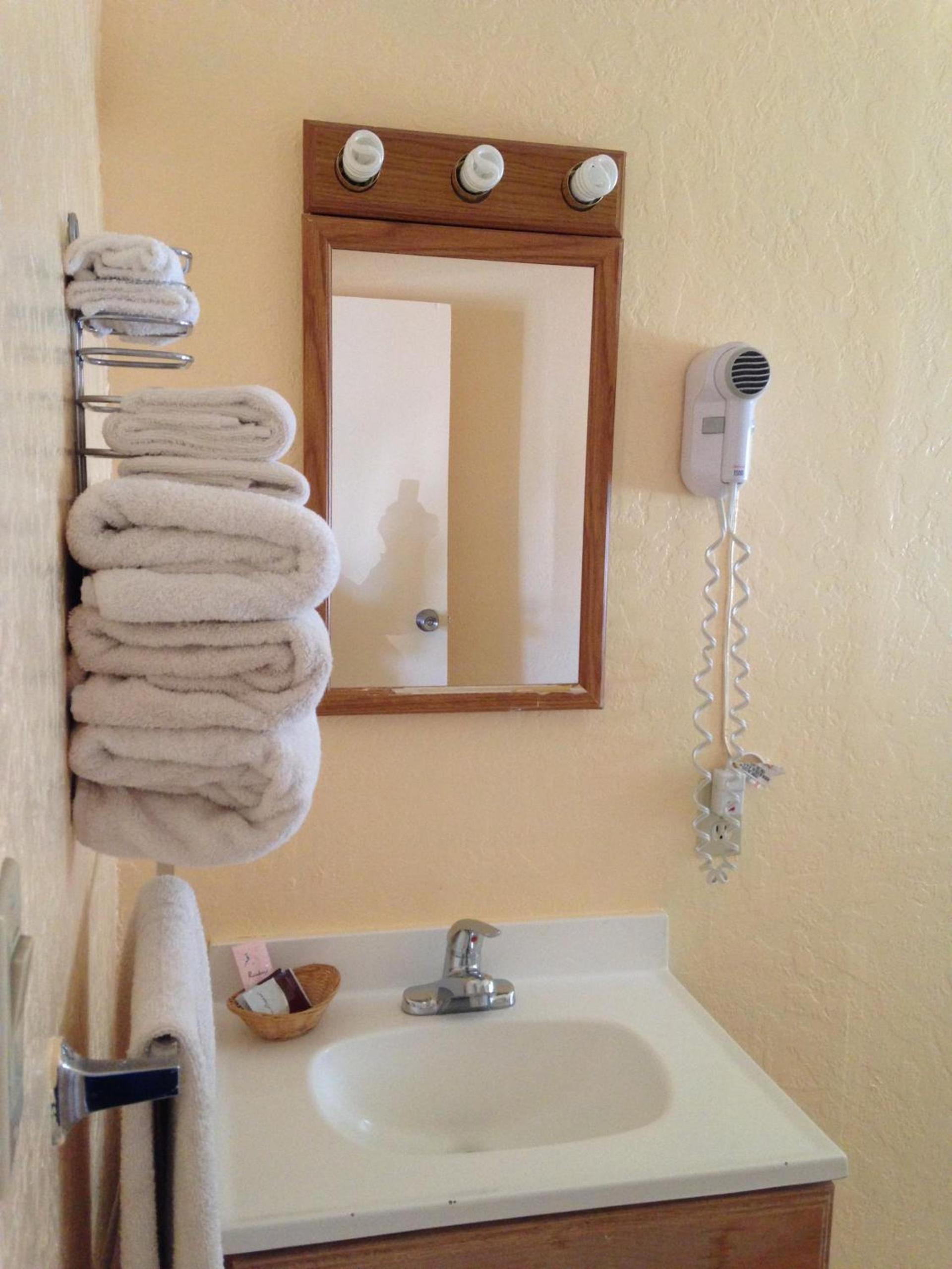 Bluebird Day Inn & Suites photo 32