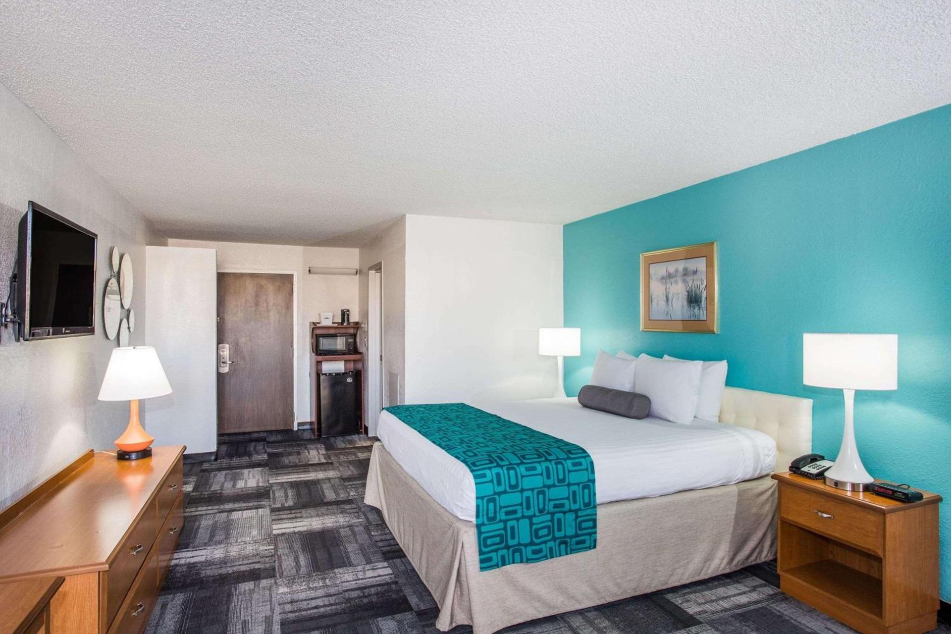 Howard Johnson by Wyndham Winter Haven FL photo 8