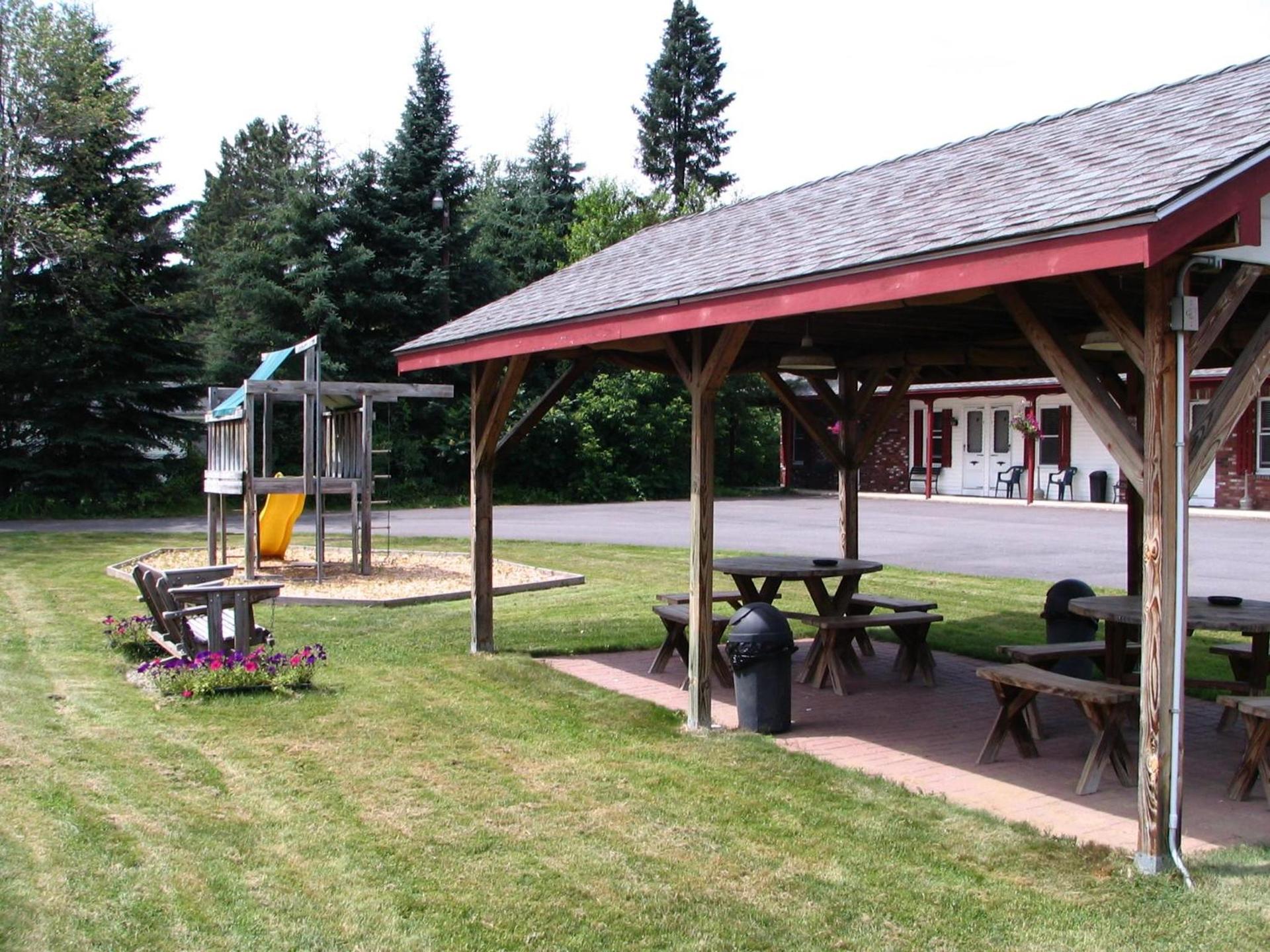 Maple Leaf Motel photo 22