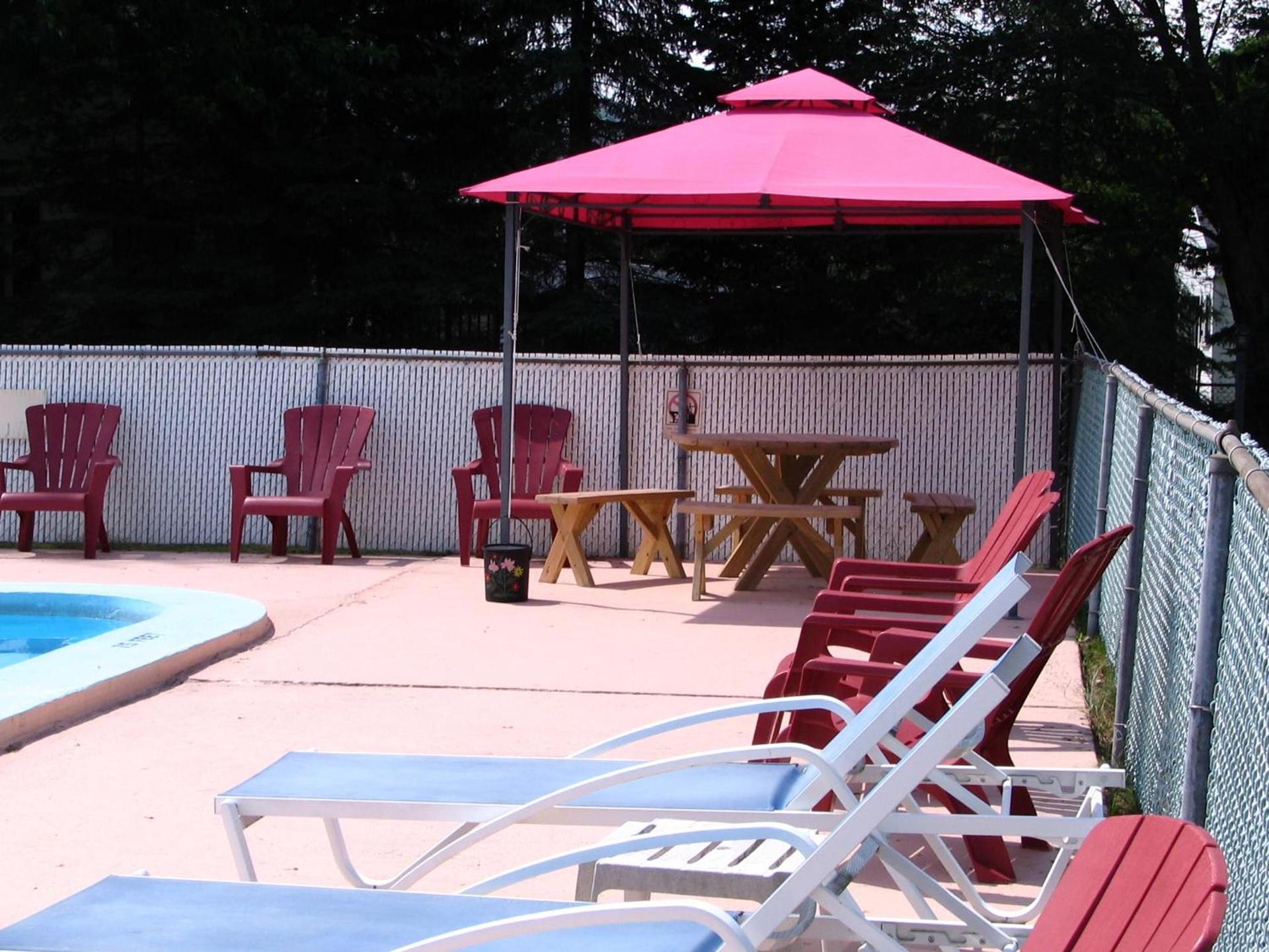 Maple Leaf Motel photo 33