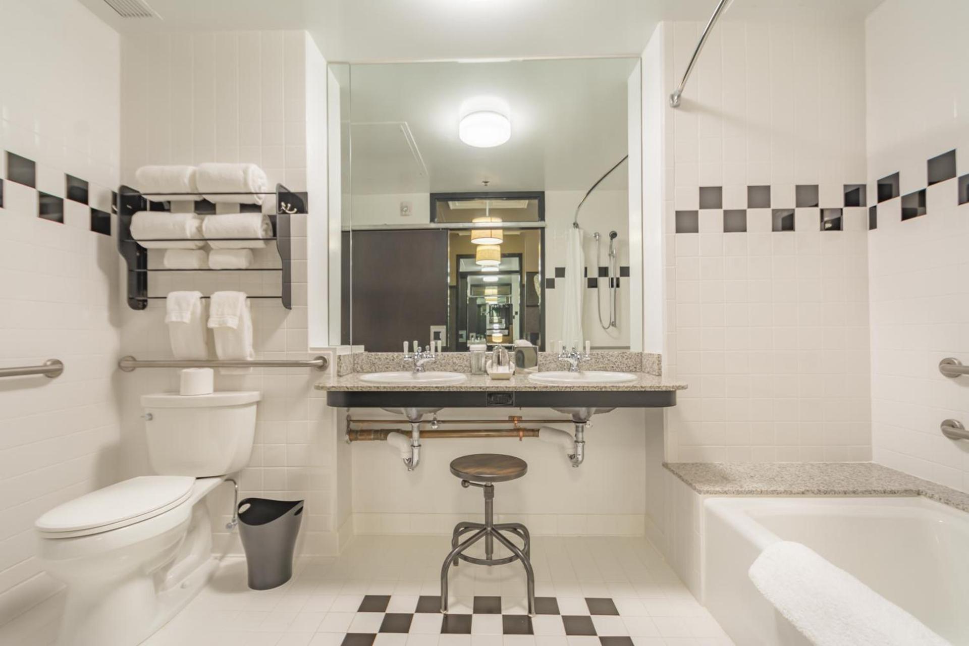 Proximity Hotel photo 4