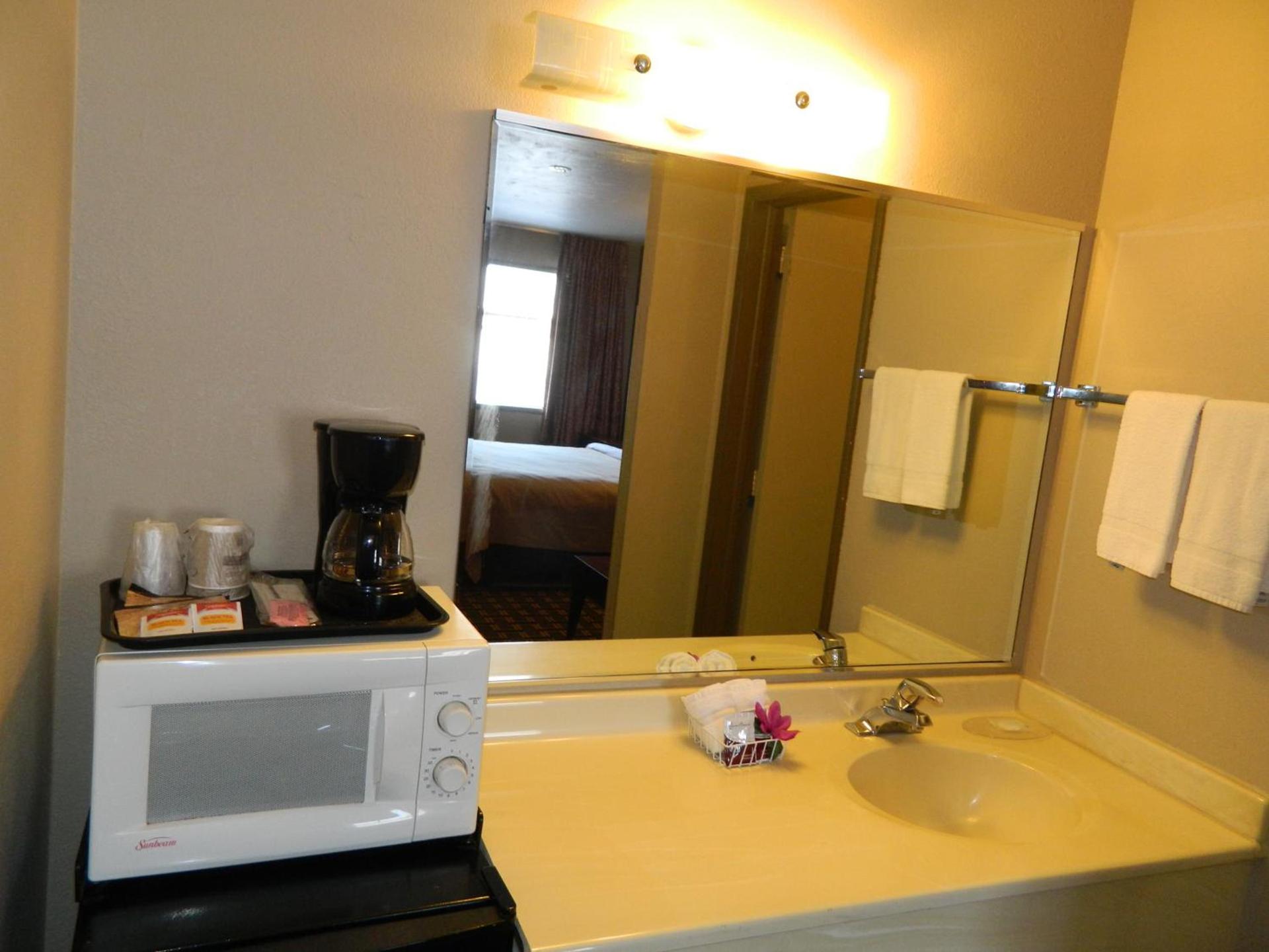 Travelodge by Wyndham Evanston photo 7