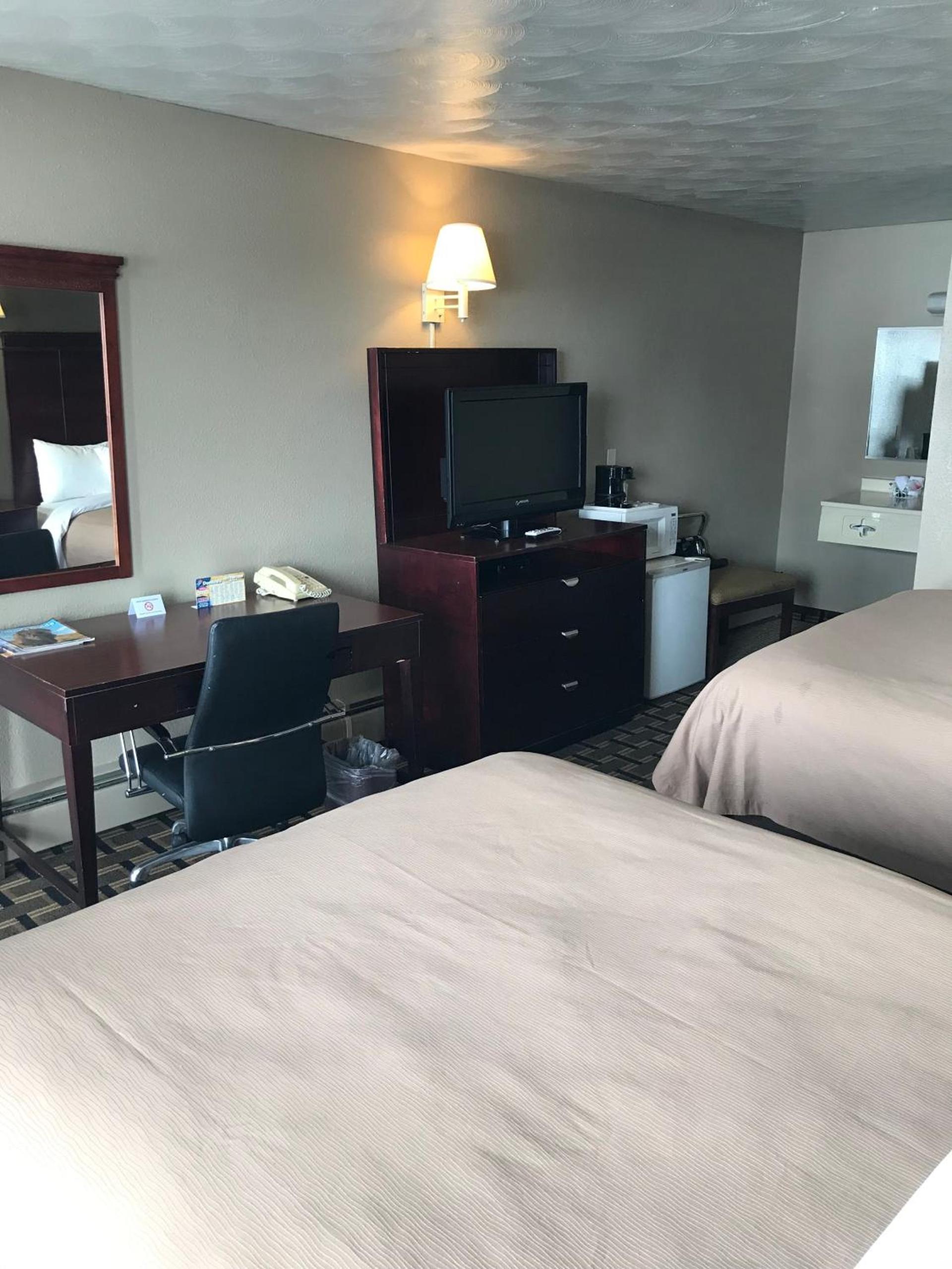 Travelodge by Wyndham Evanston photo 10