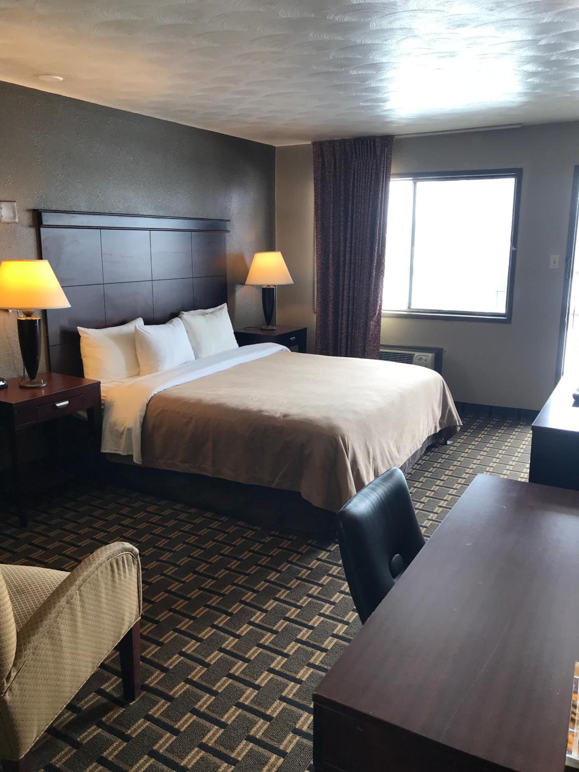 Travelodge by Wyndham Evanston photo 9