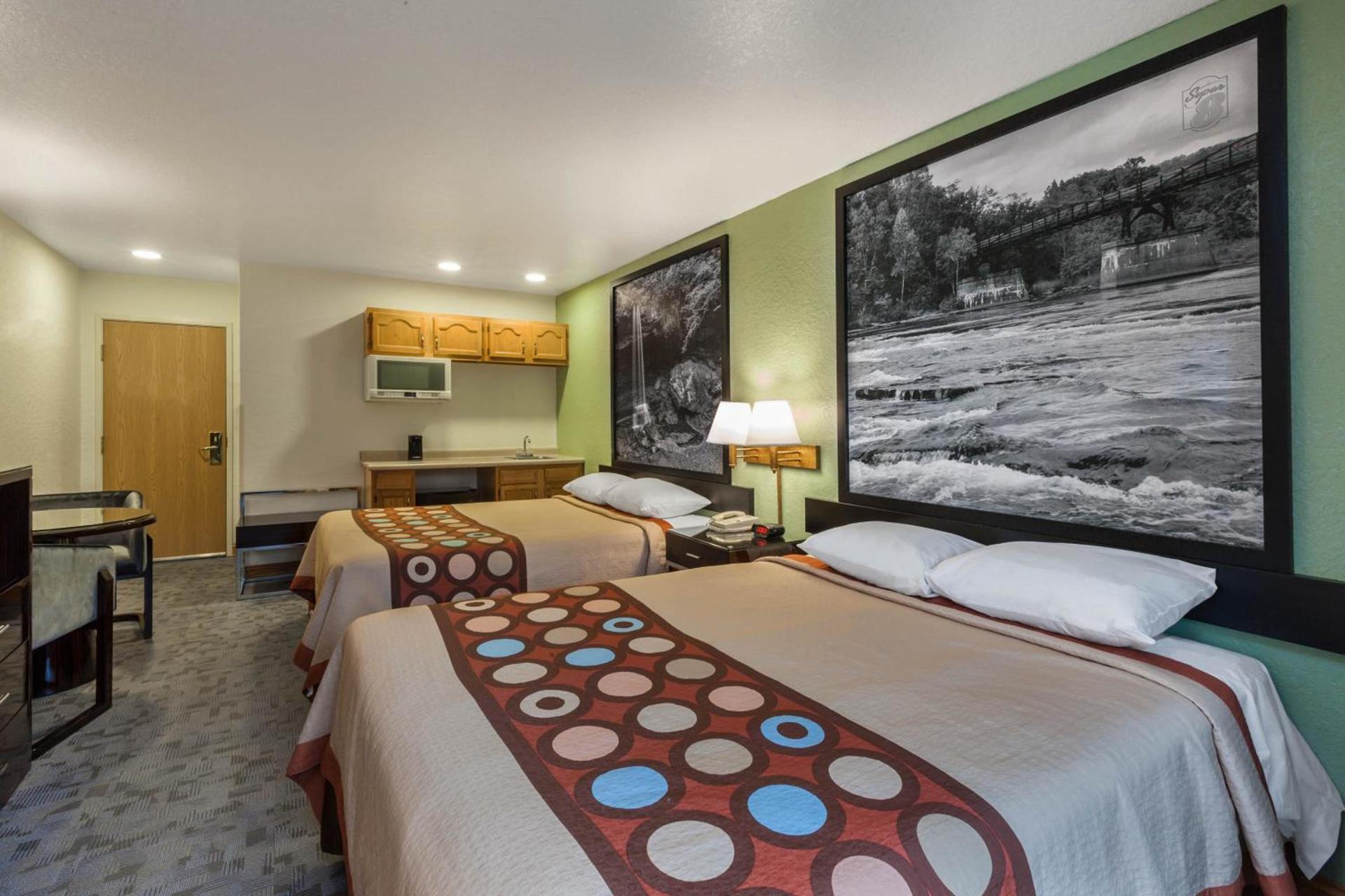 Super 8 by Wyndham Uniontown PA photo 34