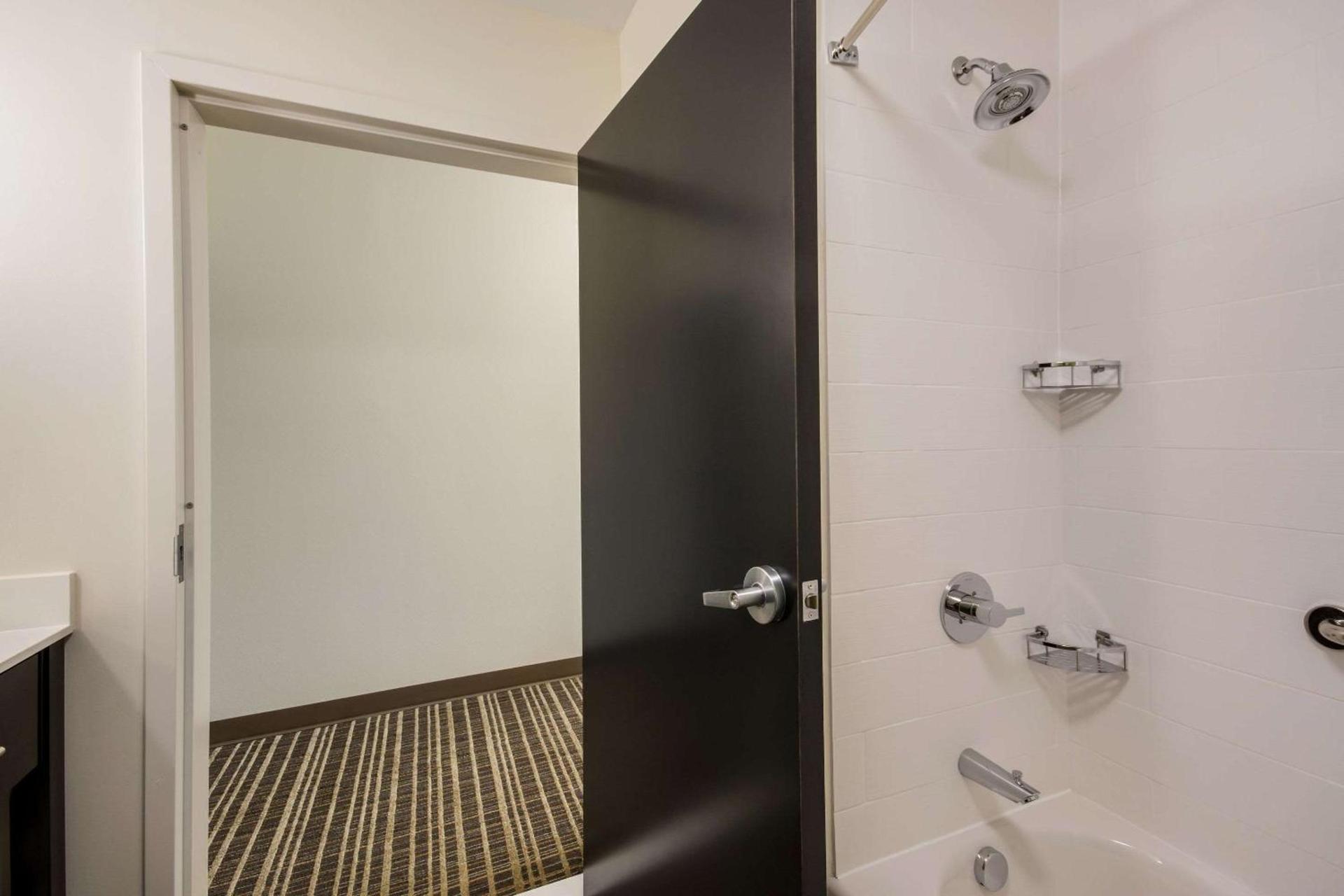 Sleep Inn & Suites Yukon Oklahoma City photo 26