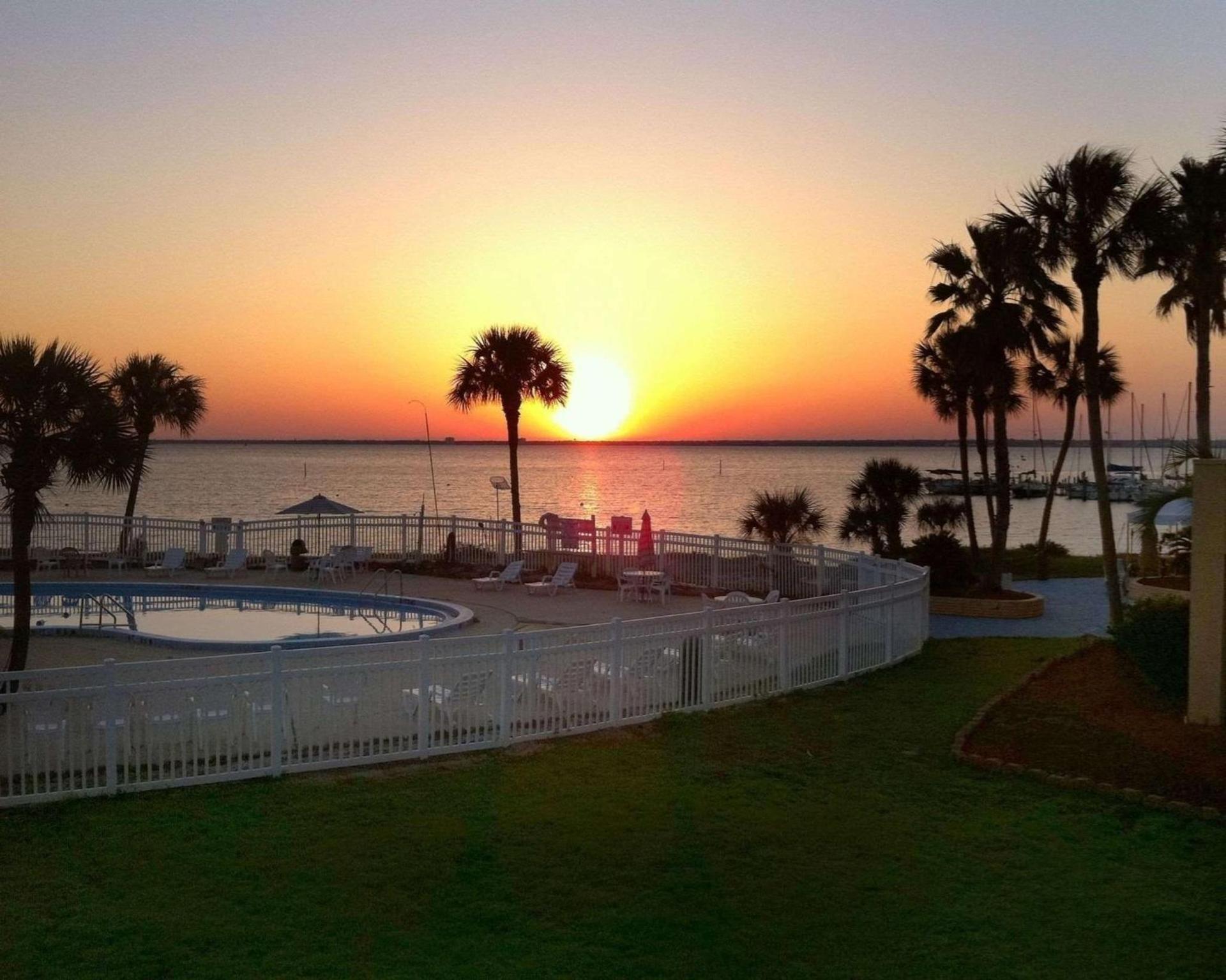 Quality Inn & Suites Gulf Breeze Bayside near Pensacola Beach photo 13