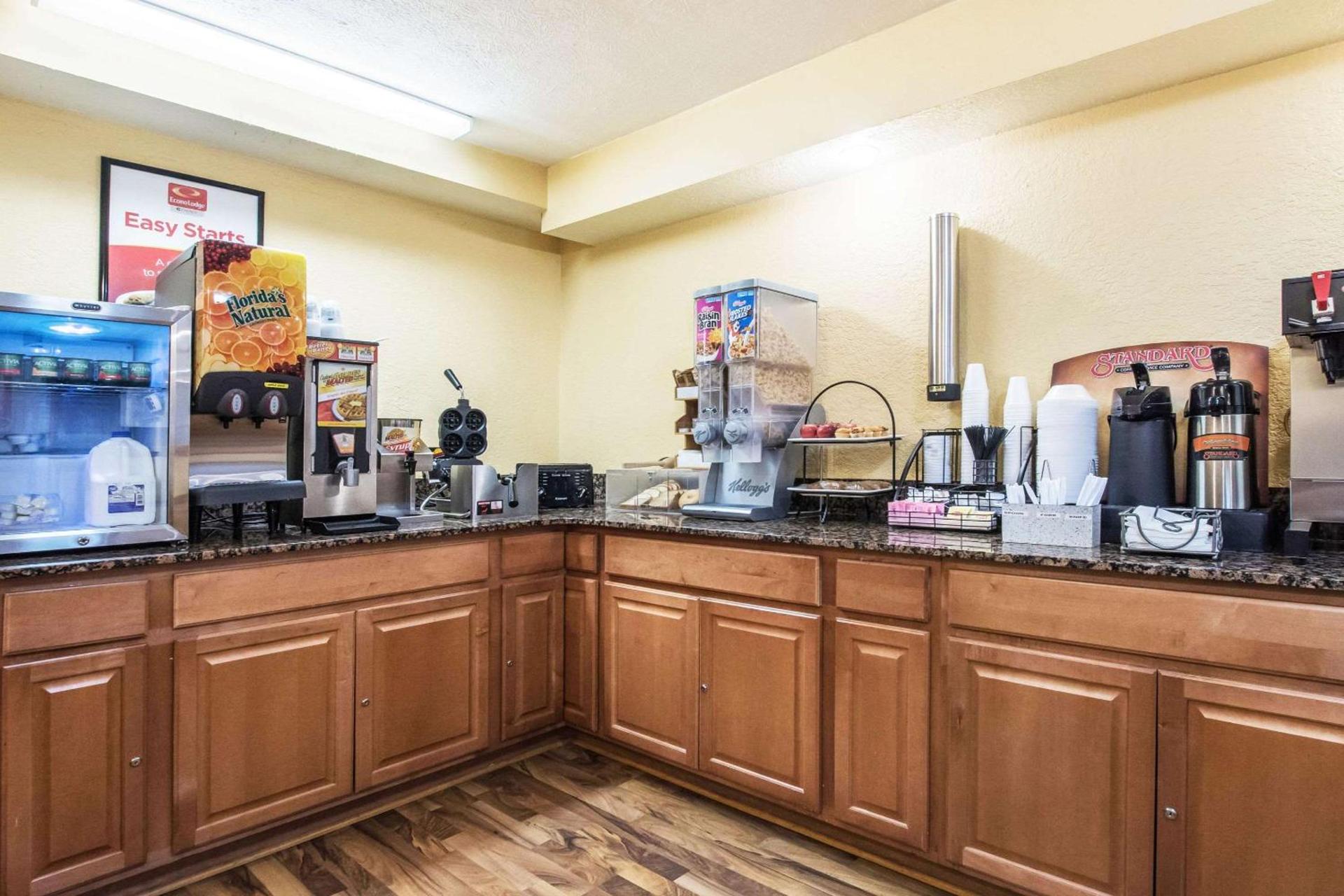 Econo Lodge Cloverdale photo 26