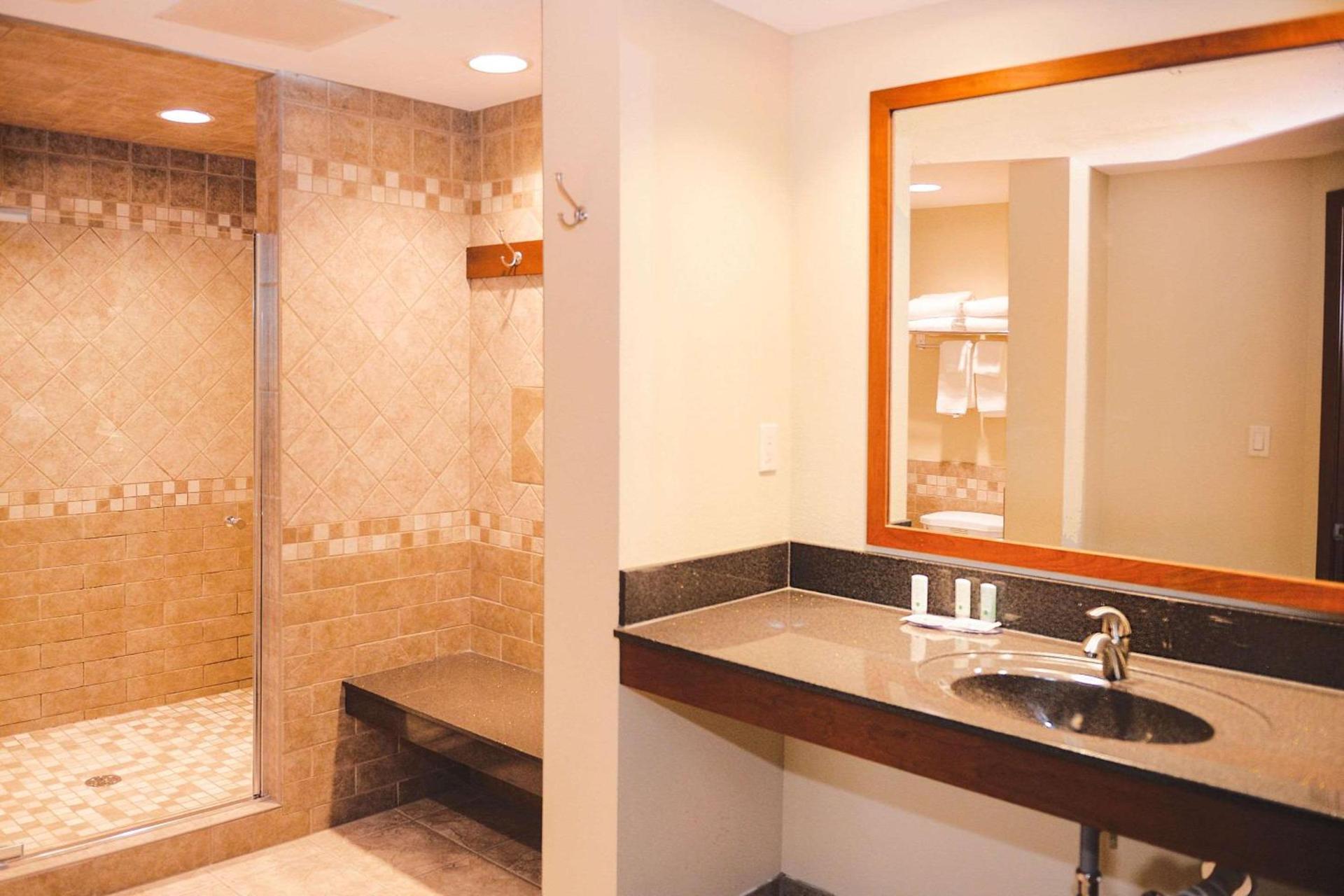 Quality Inn & Suites Ames Conference Center Near ISU Campus photo 46
