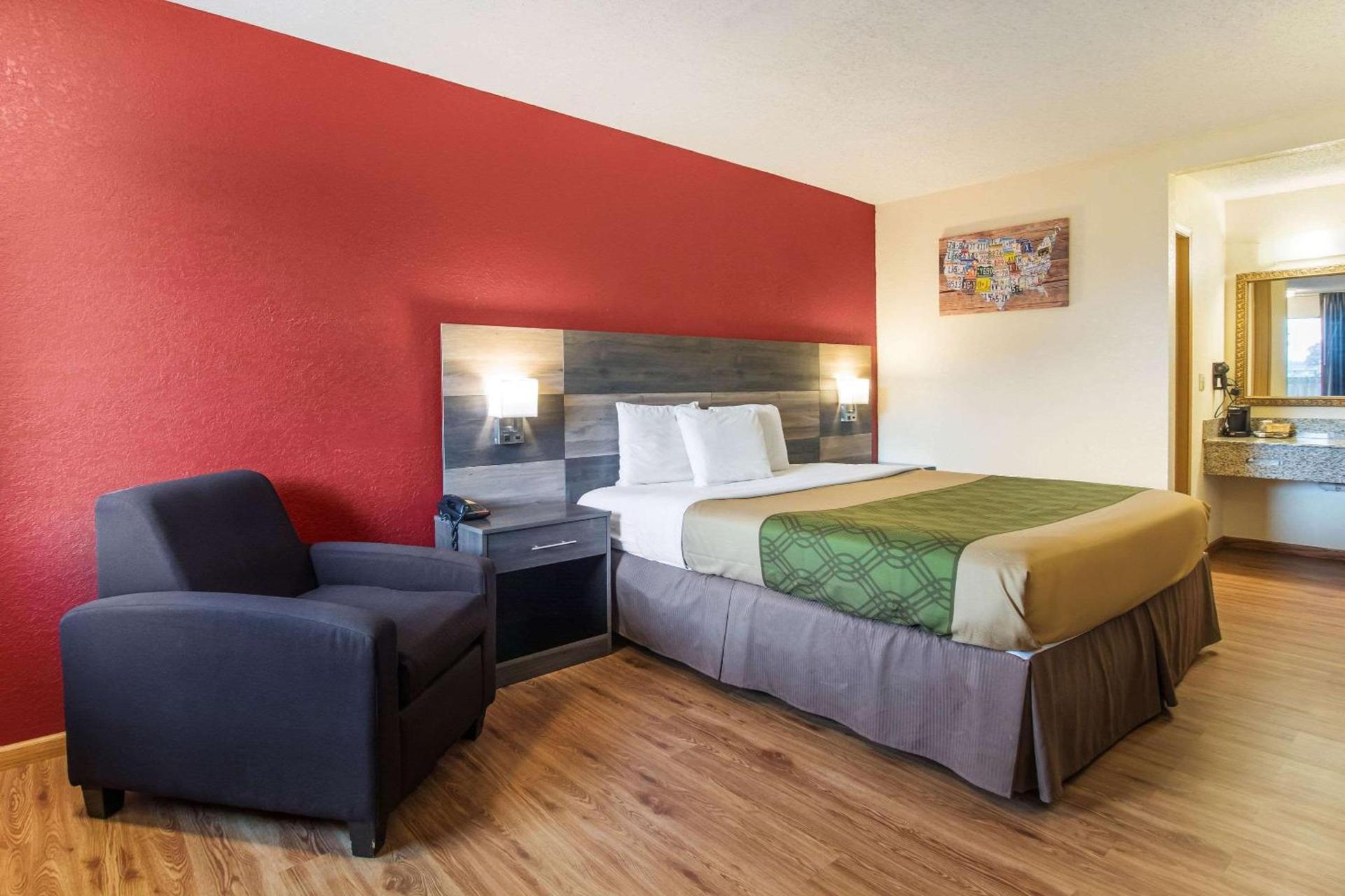 Econo Lodge Cloverdale photo 8