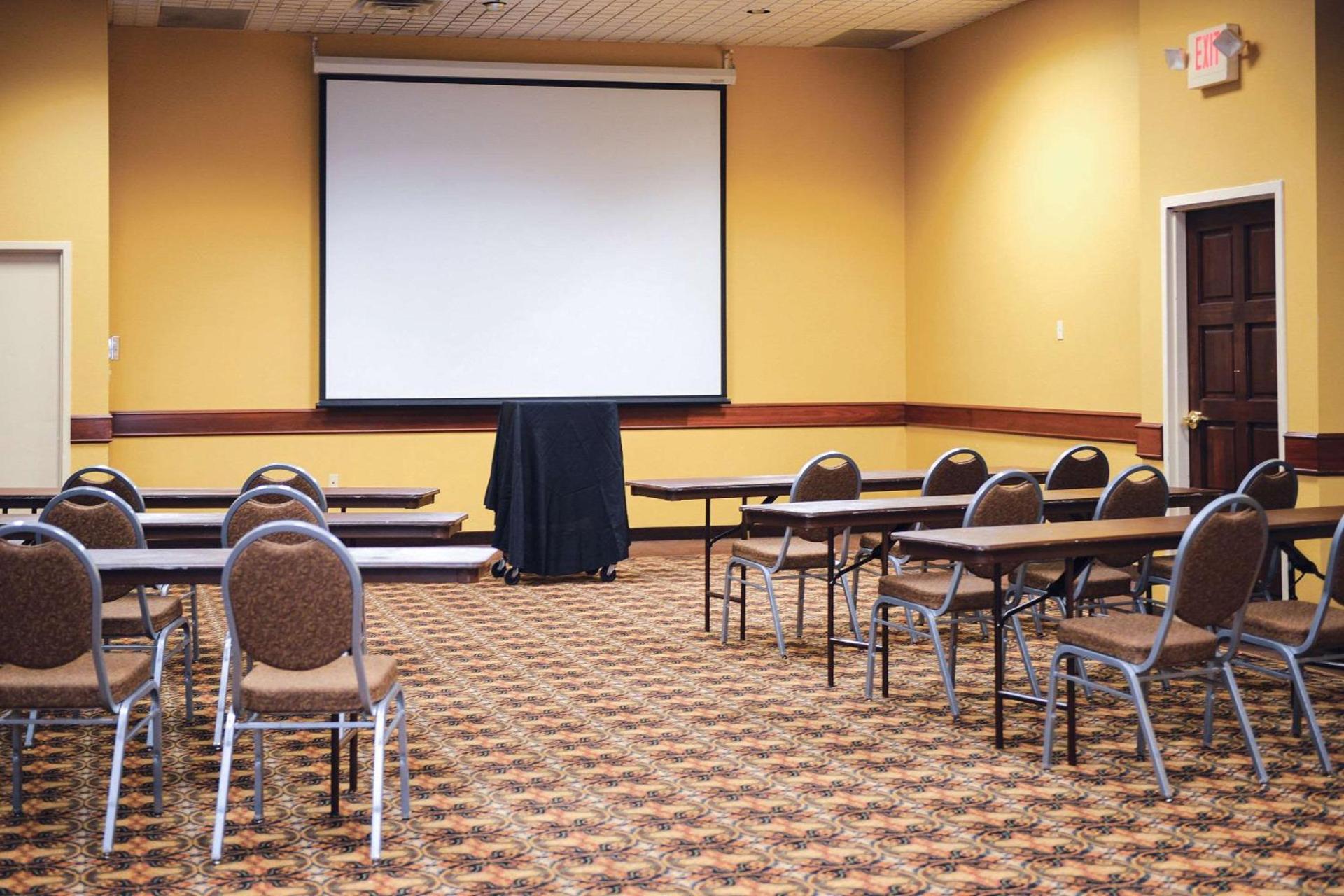 Quality Inn & Suites Ames Conference Center Near ISU Campus photo 42