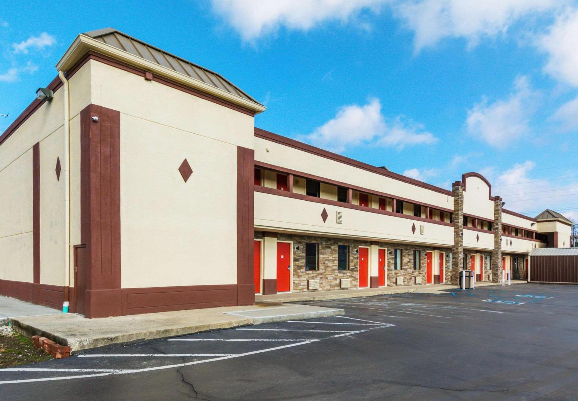 Econo Lodge Cloverdale photo 3