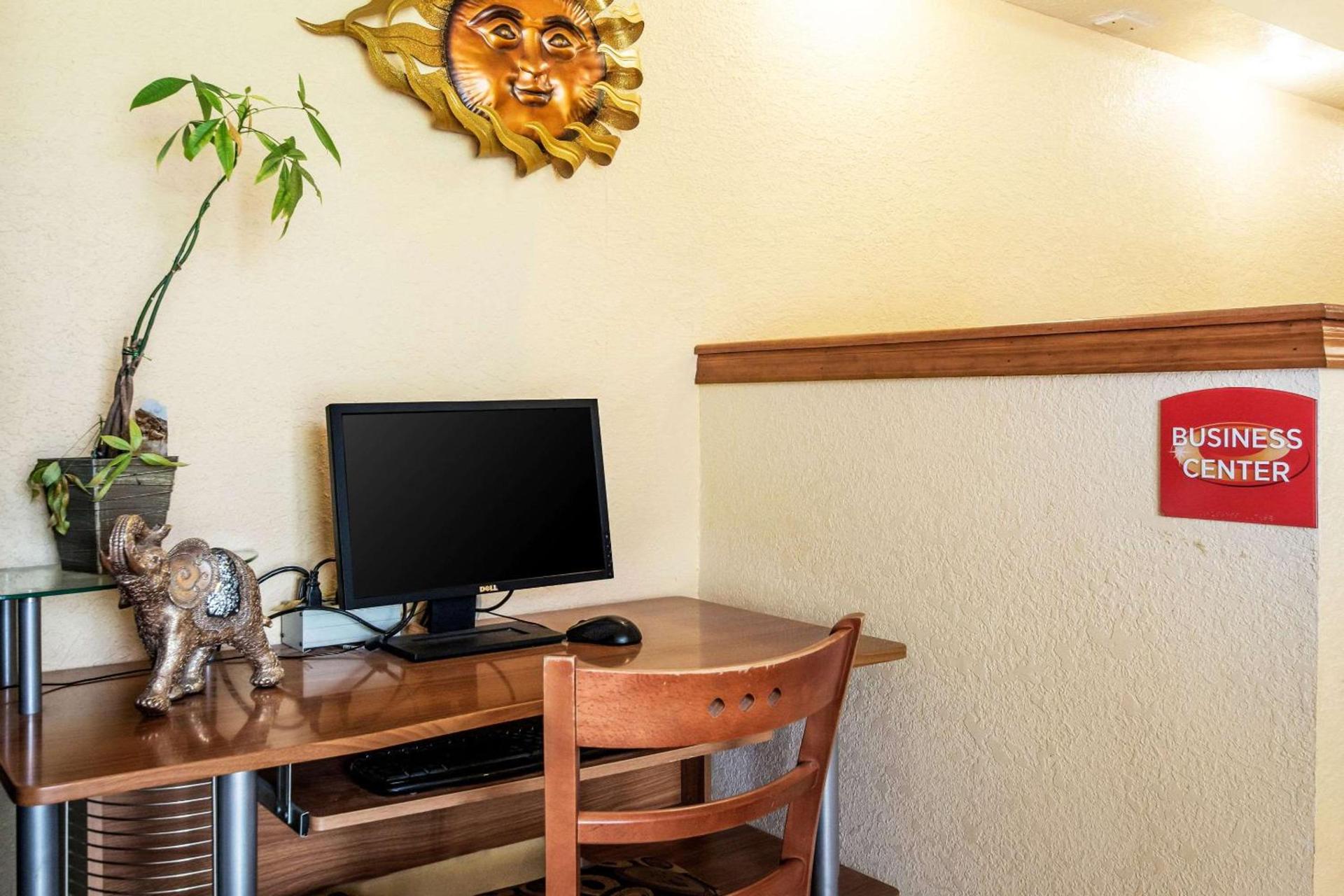 Econo Lodge Cloverdale photo 24