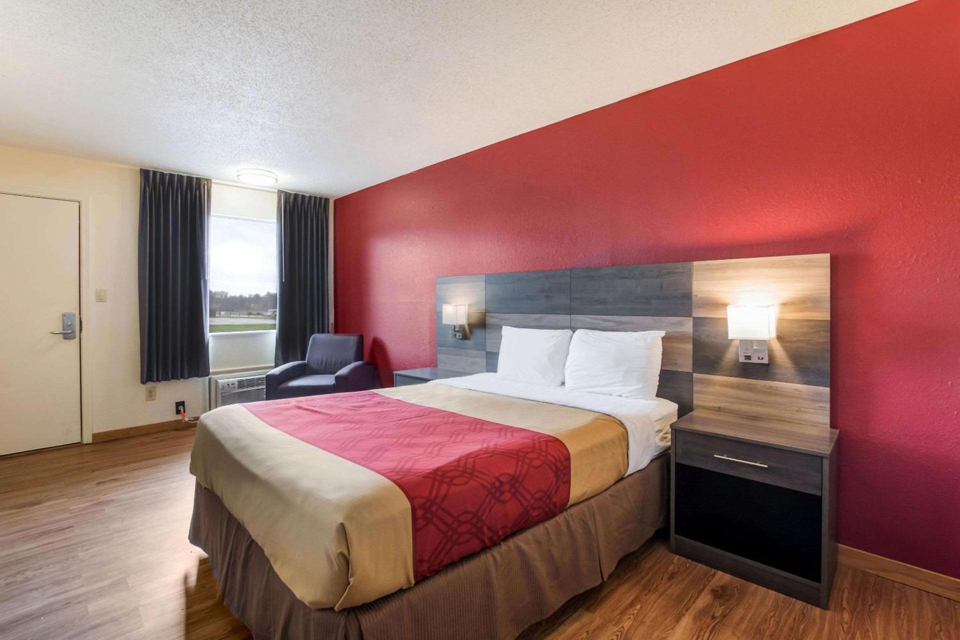 Econo Lodge Cloverdale photo 13