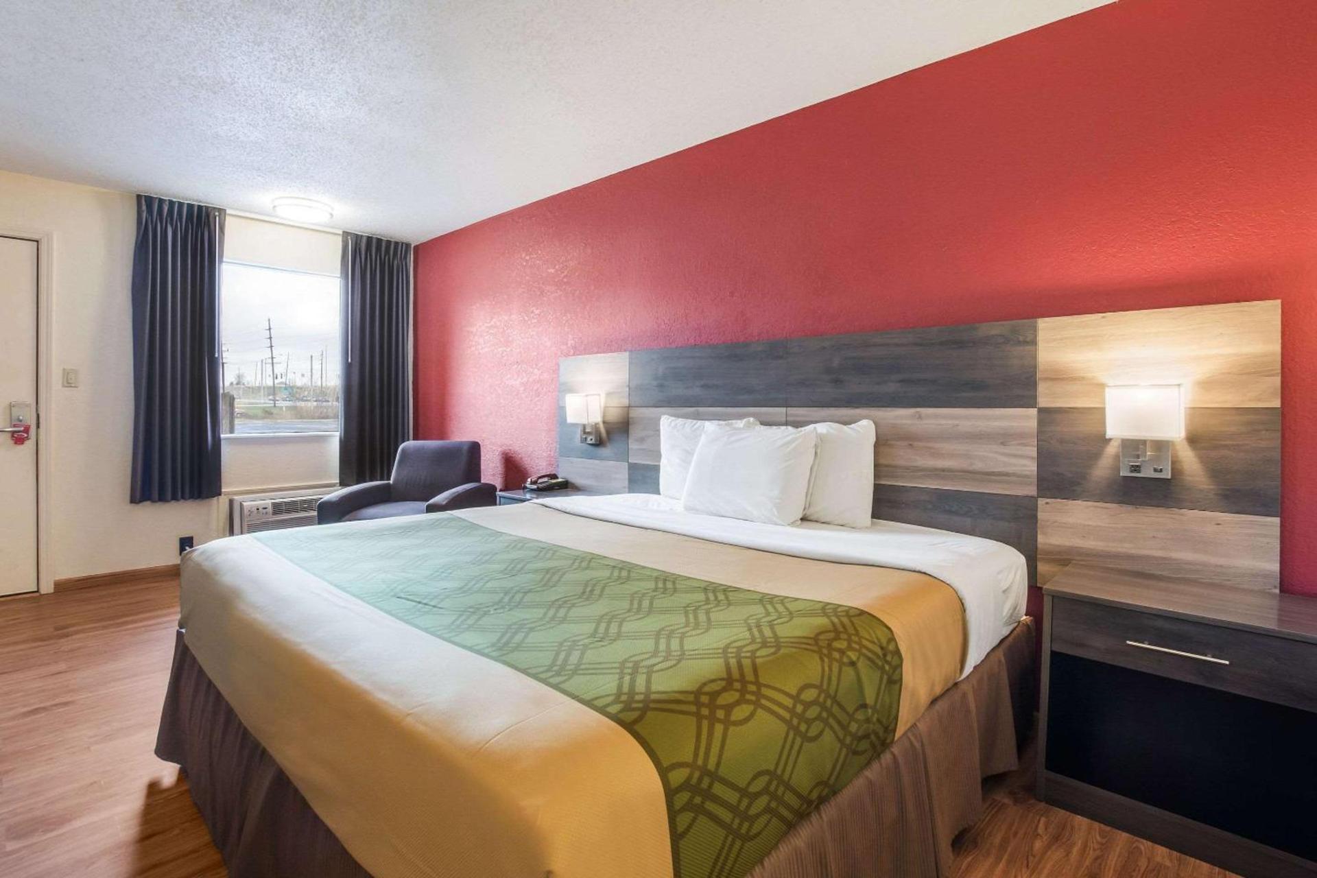 Econo Lodge Cloverdale photo 10