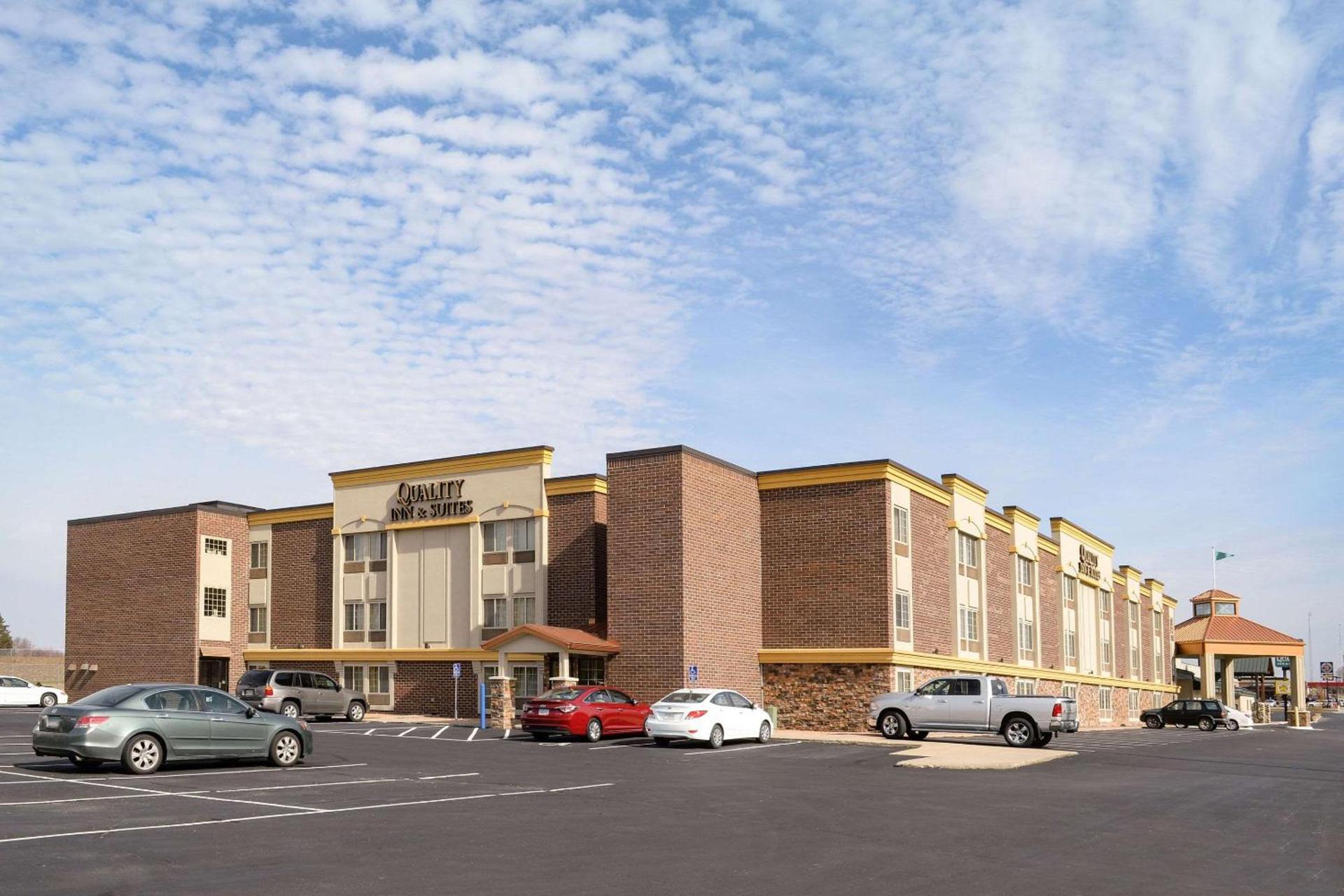 Quality Inn & Suites Ames Conference Center Near ISU Campus photo 1